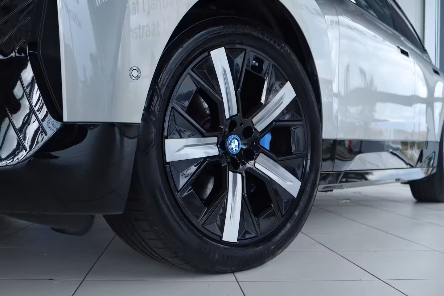 BMW iX xDrive50 High Executive 112 kWh | SoH 99% | Driving Prof. | Skylounge | Massage | Soft-Clo