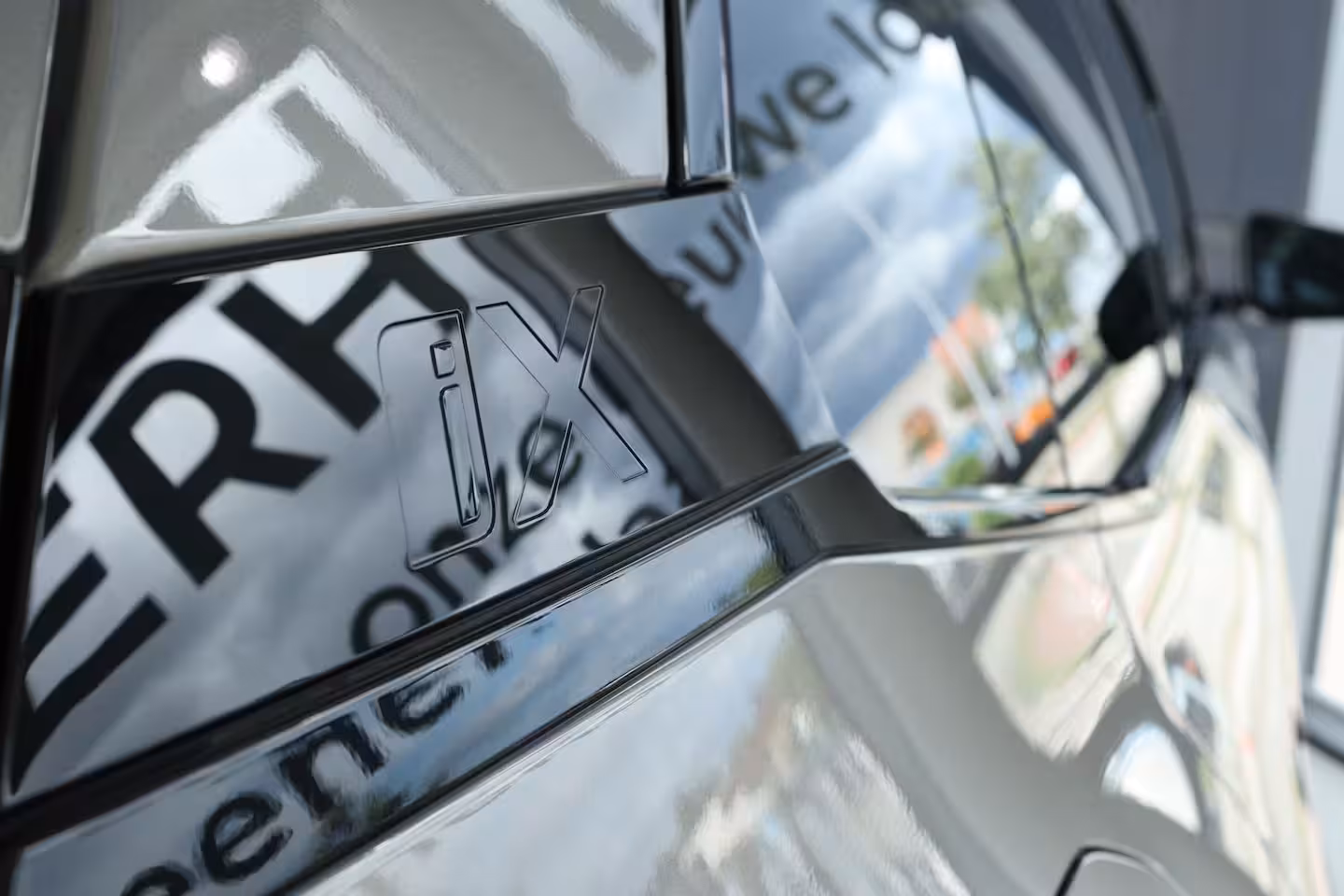 BMW iX xDrive50 High Executive 112 kWh | SoH 99% | Driving Prof. | Skylounge | Massage | Soft-Clo