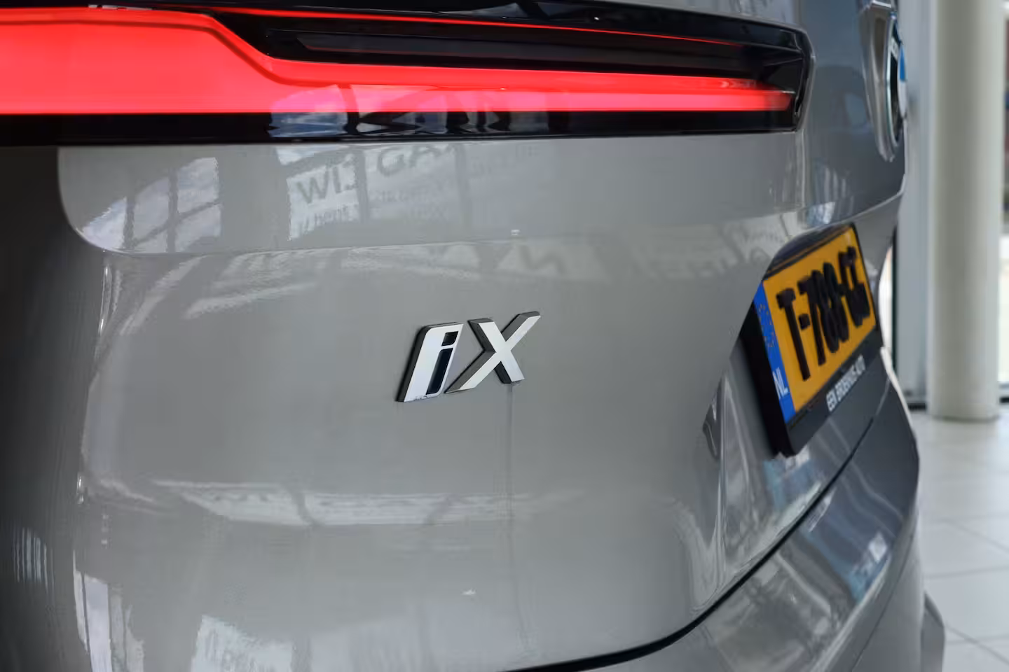 BMW iX xDrive50 High Executive 112 kWh | SoH 99% | Driving Prof. | Skylounge | Massage | Soft-Clo