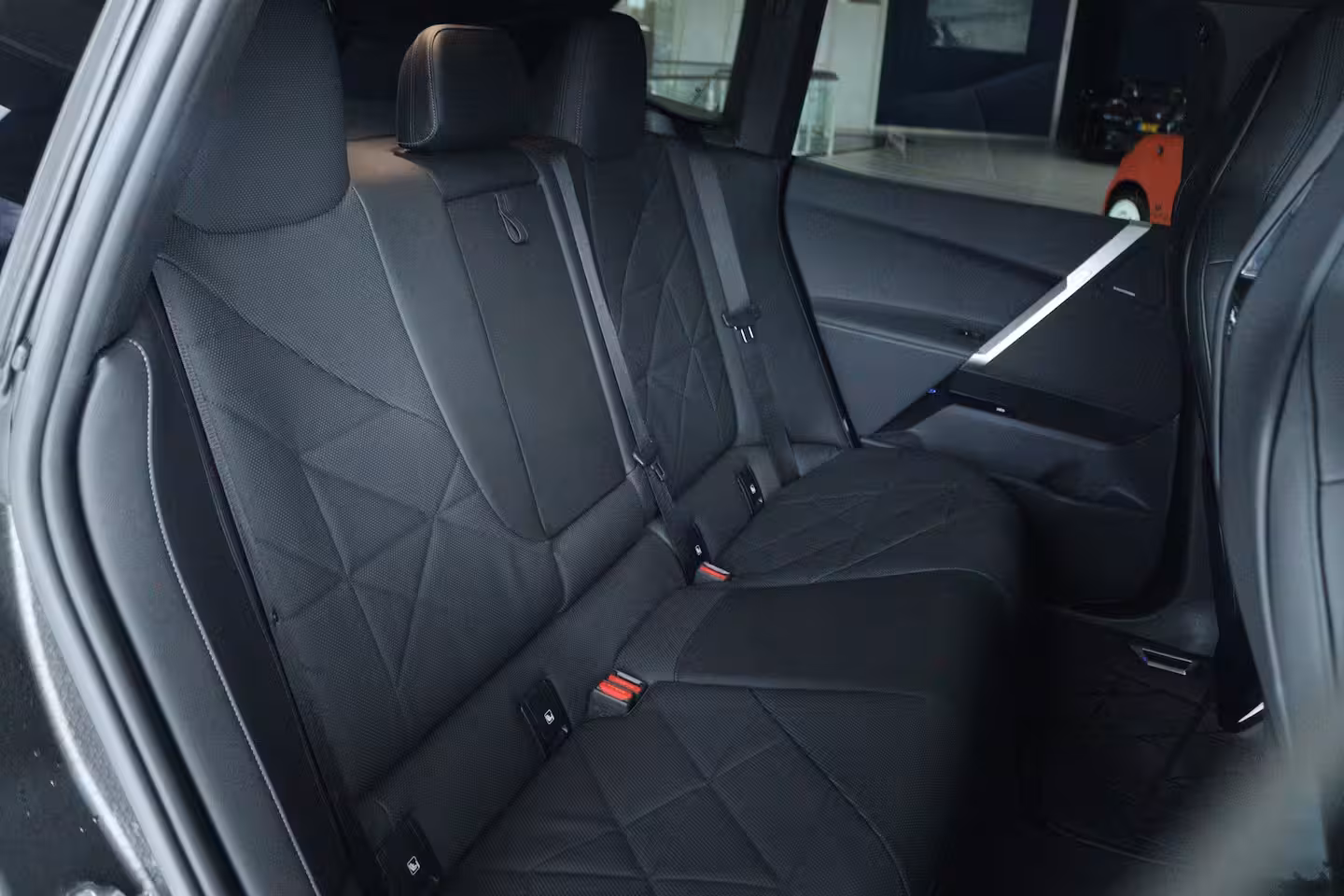 BMW iX xDrive50 High Executive 112 kWh | SoH 99% | Driving Prof. | Skylounge | Massage | Soft-Clo