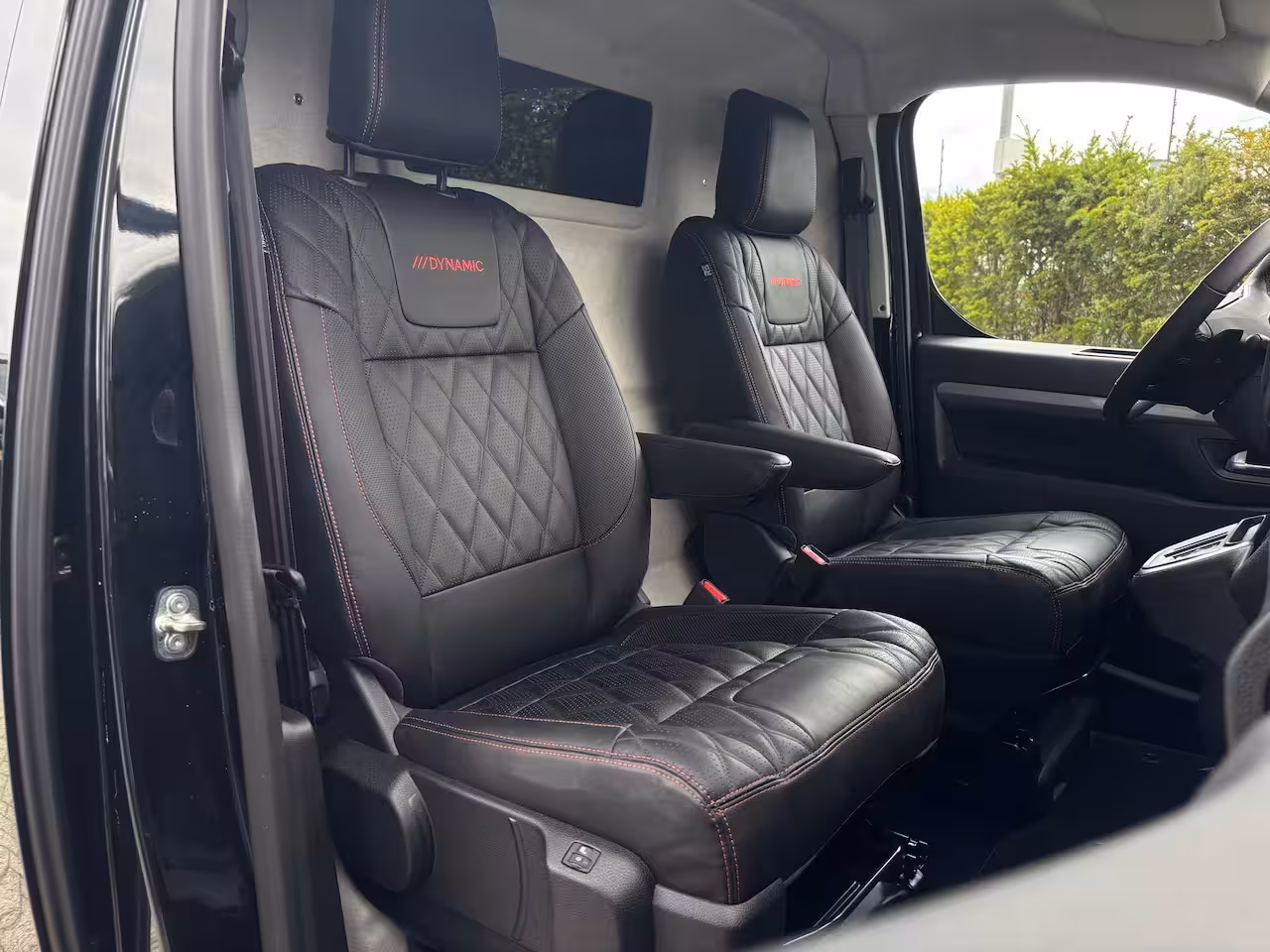 Peugeot e-Expert EV L2 75 kWh Dynamic By Revolve | Betimmering | Camera | Stoelverwarming | Cruise Control
