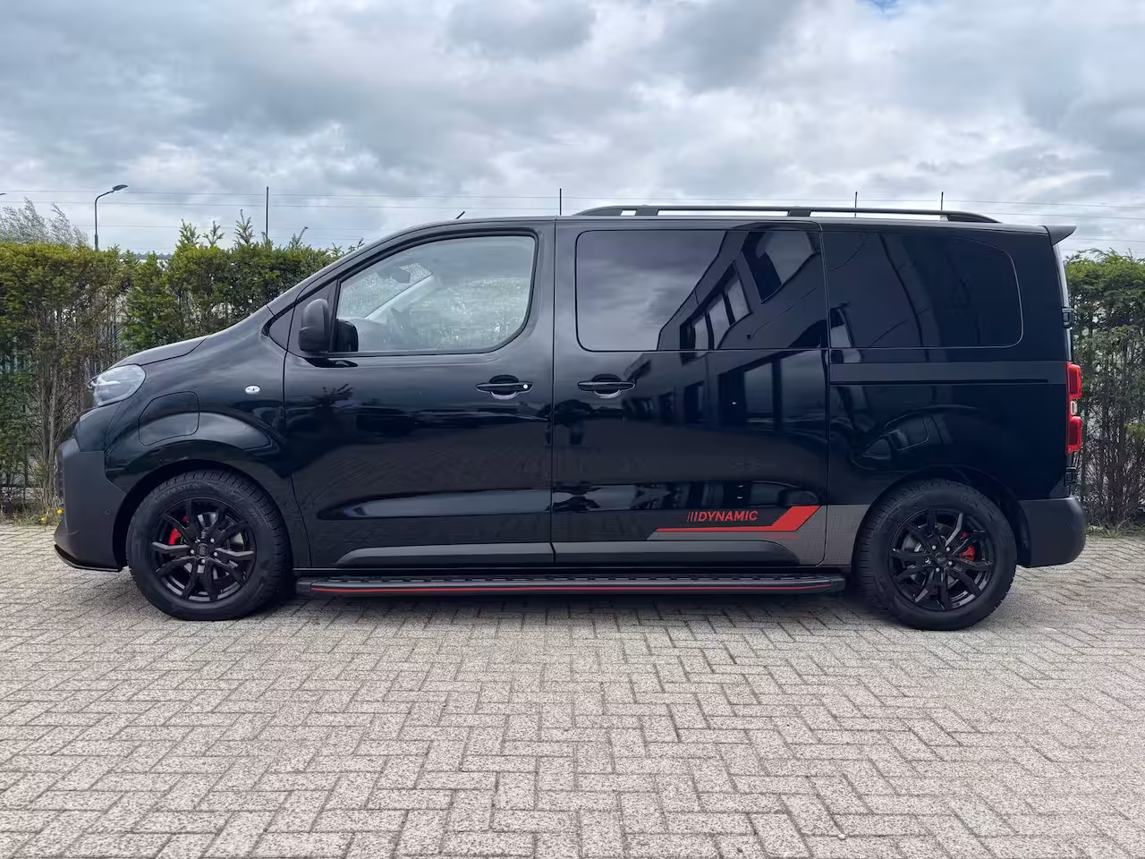 Peugeot e-Expert EV L2 75 kWh Dynamic By Revolve | Betimmering | Camera | Stoelverwarming | Cruise Control