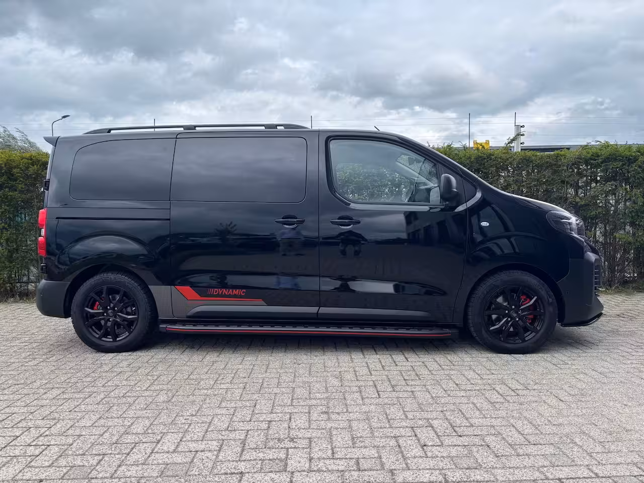 Peugeot e-Expert EV L2 75 kWh Dynamic By Revolve | Betimmering | Camera | Stoelverwarming | Cruise Control