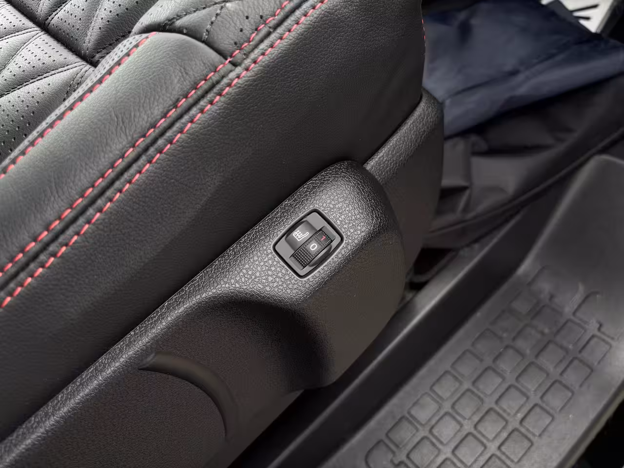 Peugeot e-Expert EV L2 75 kWh Dynamic By Revolve | Betimmering | Camera | Stoelverwarming | Cruise Control