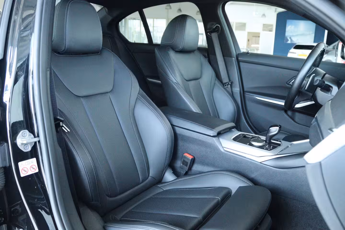 BMW 3-serie 320e Business Edition Plus M-Sport | 96% SoH | Cruise Control | Camera | Climate Control |
