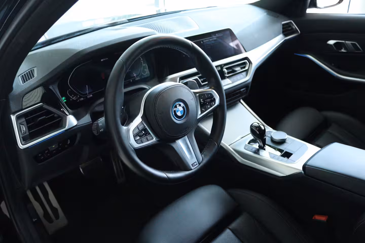 BMW 3-serie 320e Business Edition Plus M-Sport | 96% SoH | Cruise Control | Camera | Climate Control |
