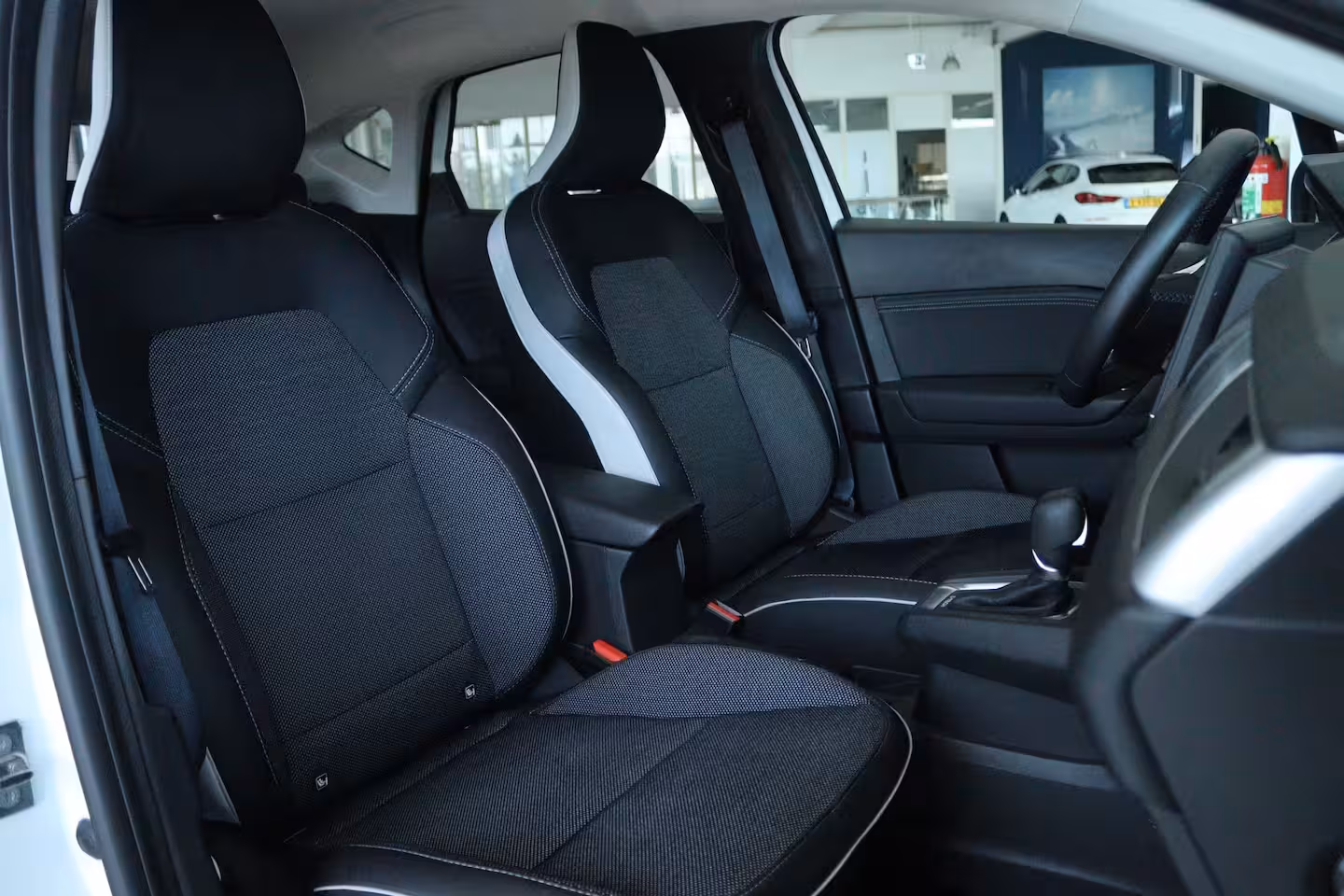 Renault Captur 1.6 E-Tech plug-in hybrid 160 techno | Cruise Control | Climate Control | Camera | Navigat