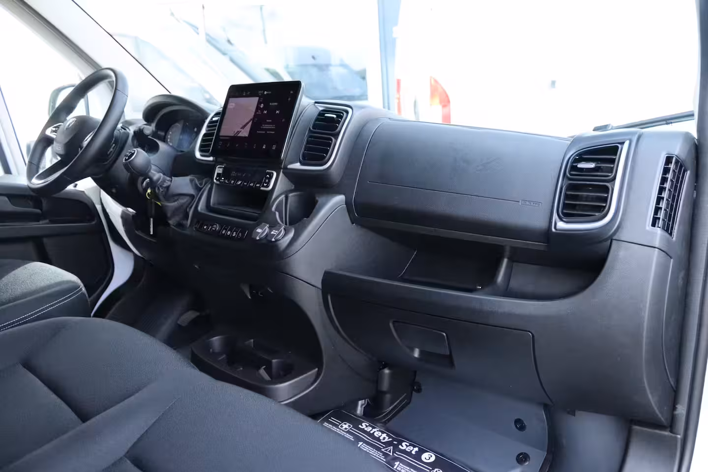 Peugeot Boxer 2.2 BlueHDi 140 S&S L3H2 3.5t | Cruise Control | Betimmering | Full-LED | Camera | Climate