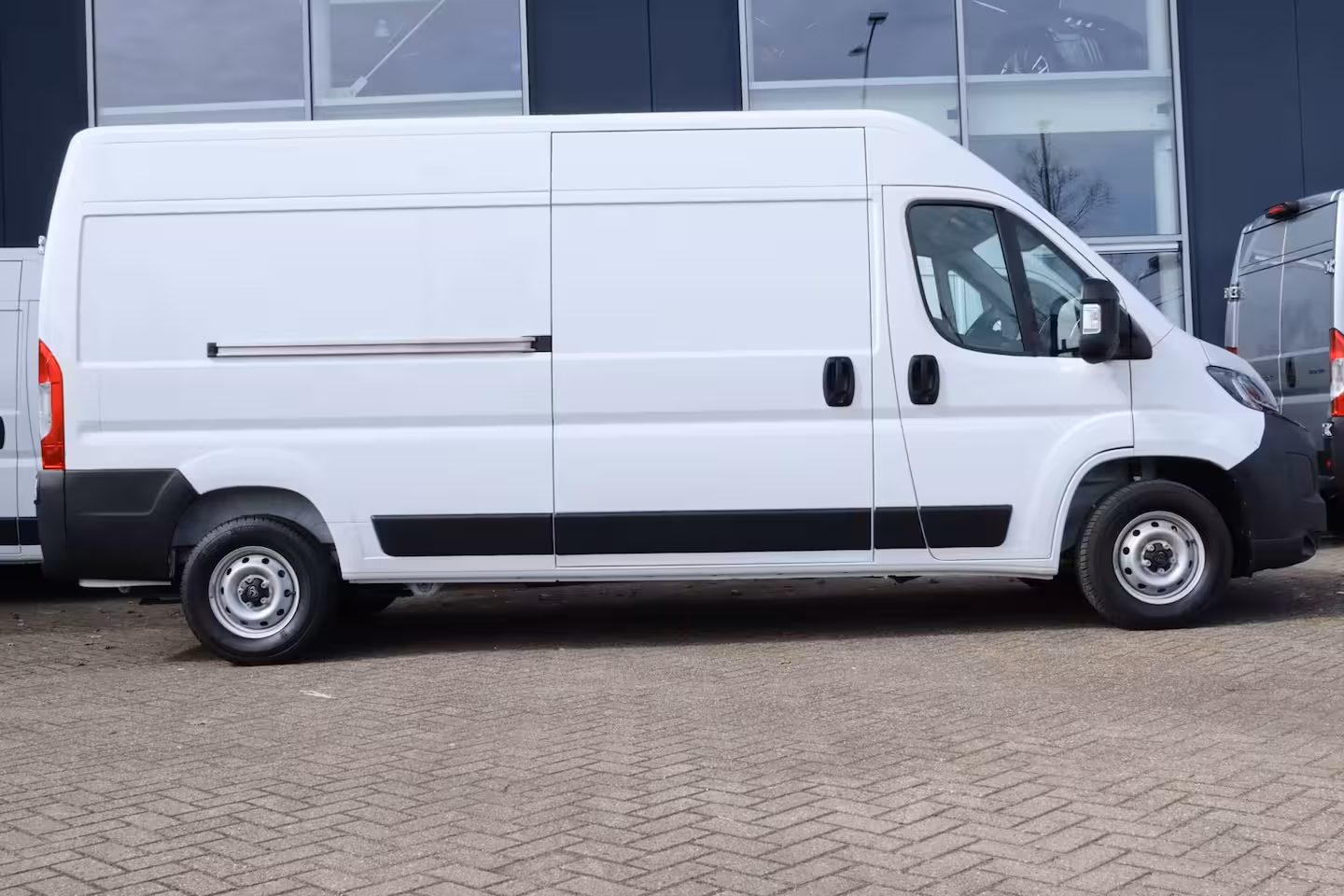 Peugeot Boxer 2.2 BlueHDi 140 S&S L3H2 3.5t | Cruise Control | Betimmering | Full-LED | Camera | Climate