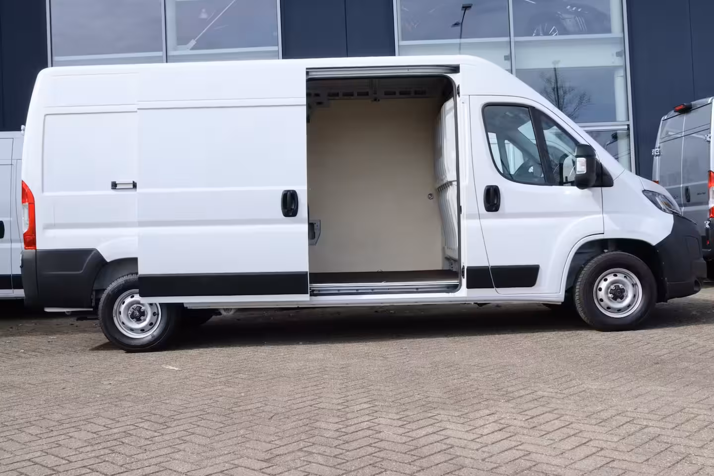 Peugeot Boxer 2.2 BlueHDi 140 S&S L3H2 3.5t | Cruise Control | Betimmering | Full-LED | Camera | Climate