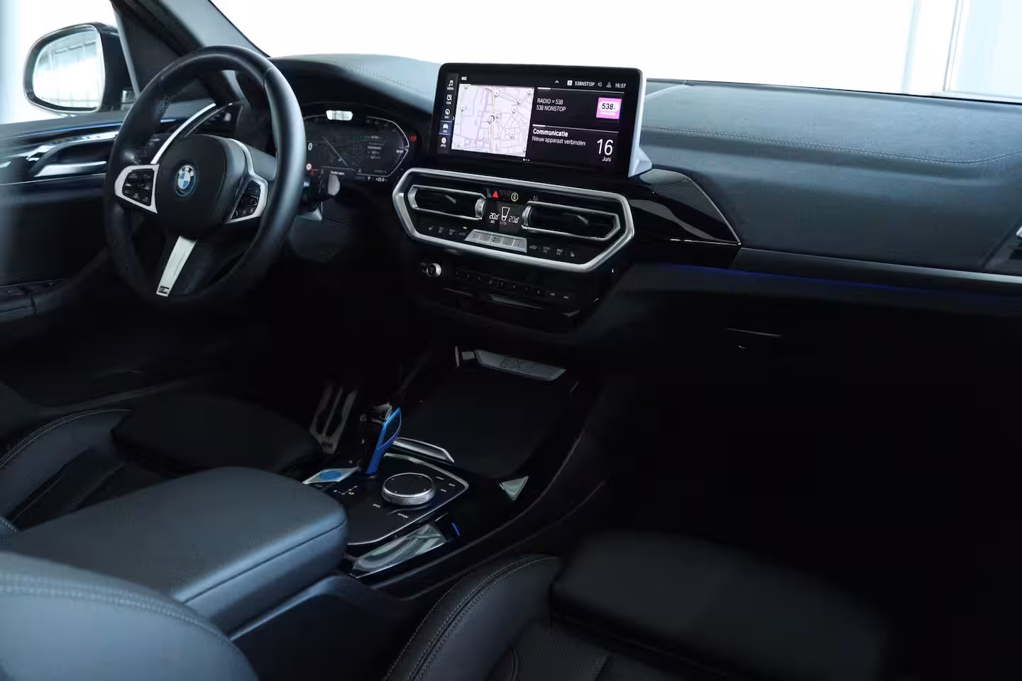 BMW iX3 Executive 80 kWh M-Sport | SoH 99% | Adapt. Cruise | Schuifdak | Camera | Memory | Navi |