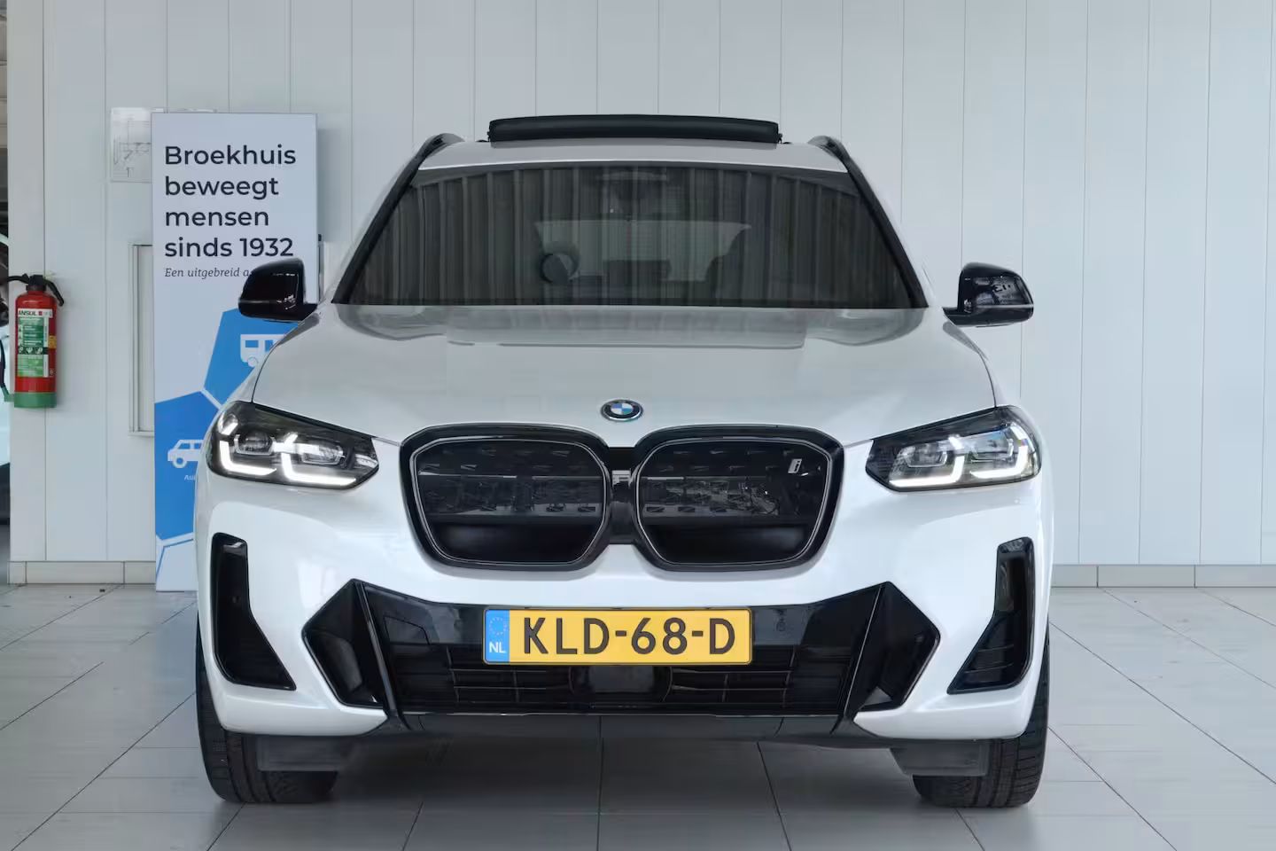 BMW iX3 Executive 80 kWh M-Sport | SoH 99% | Adapt. Cruise | Schuifdak | Camera | Memory | Navi |