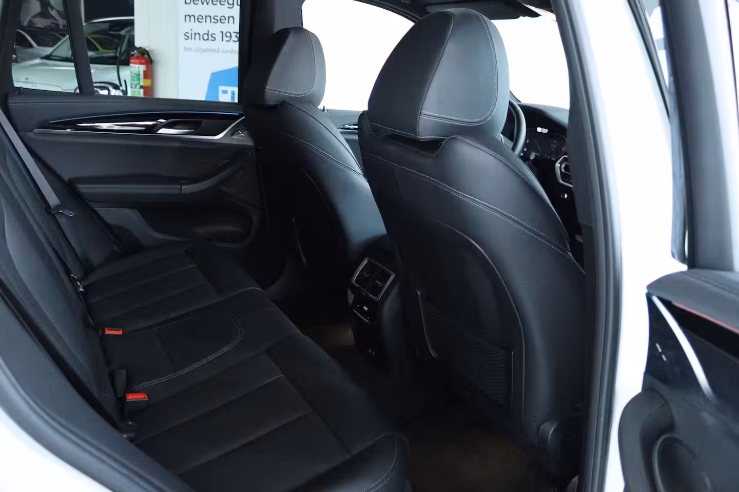 BMW iX3 Executive 80 kWh M-Sport | SoH 99% | Adapt. Cruise | Schuifdak | Camera | Memory | Navi |