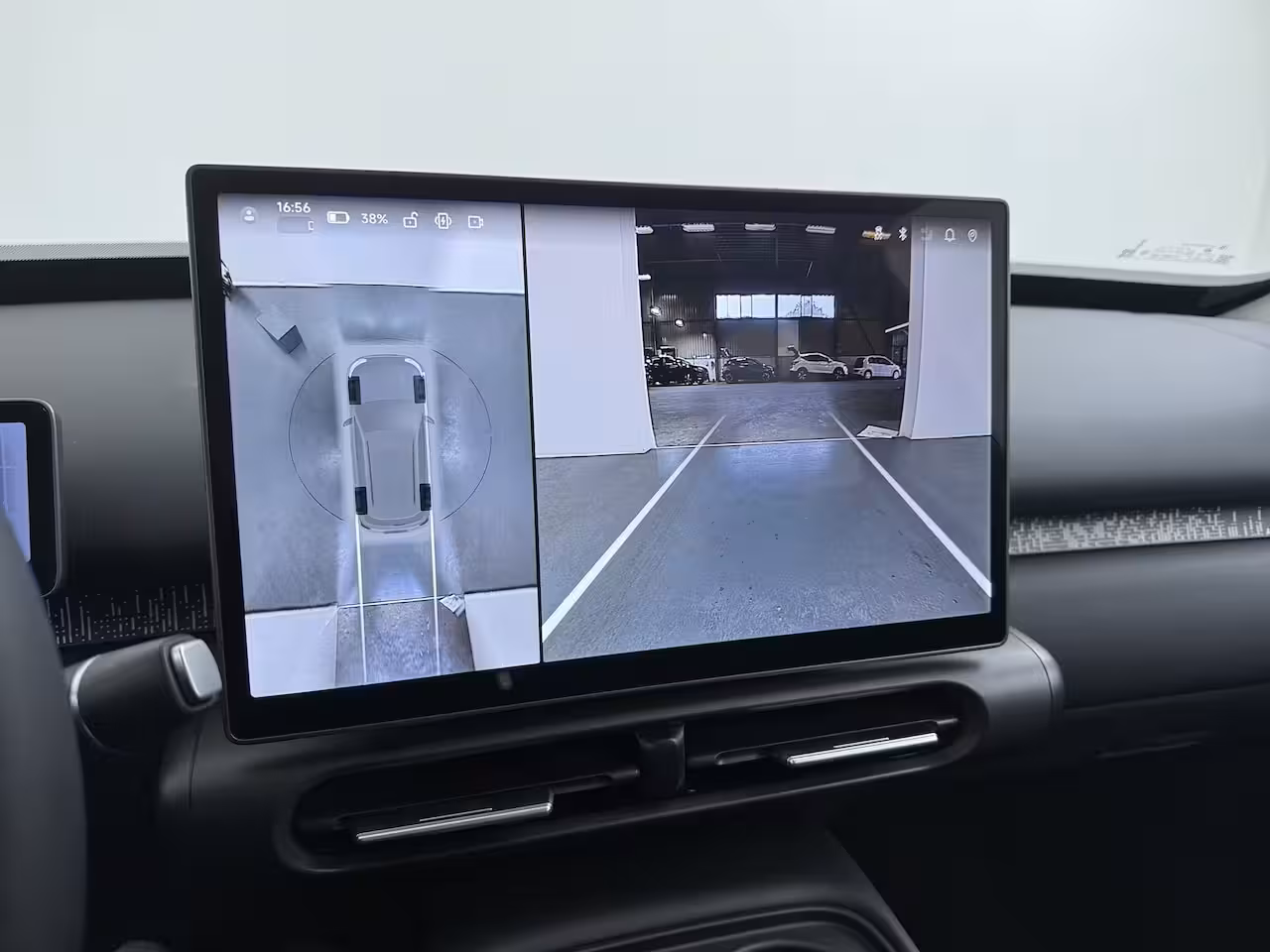 Leapmotor B03X ProMax Design 53 kWh | €1000 korting | Carplay | Adaptieve Cruise Control | Keyless | Led