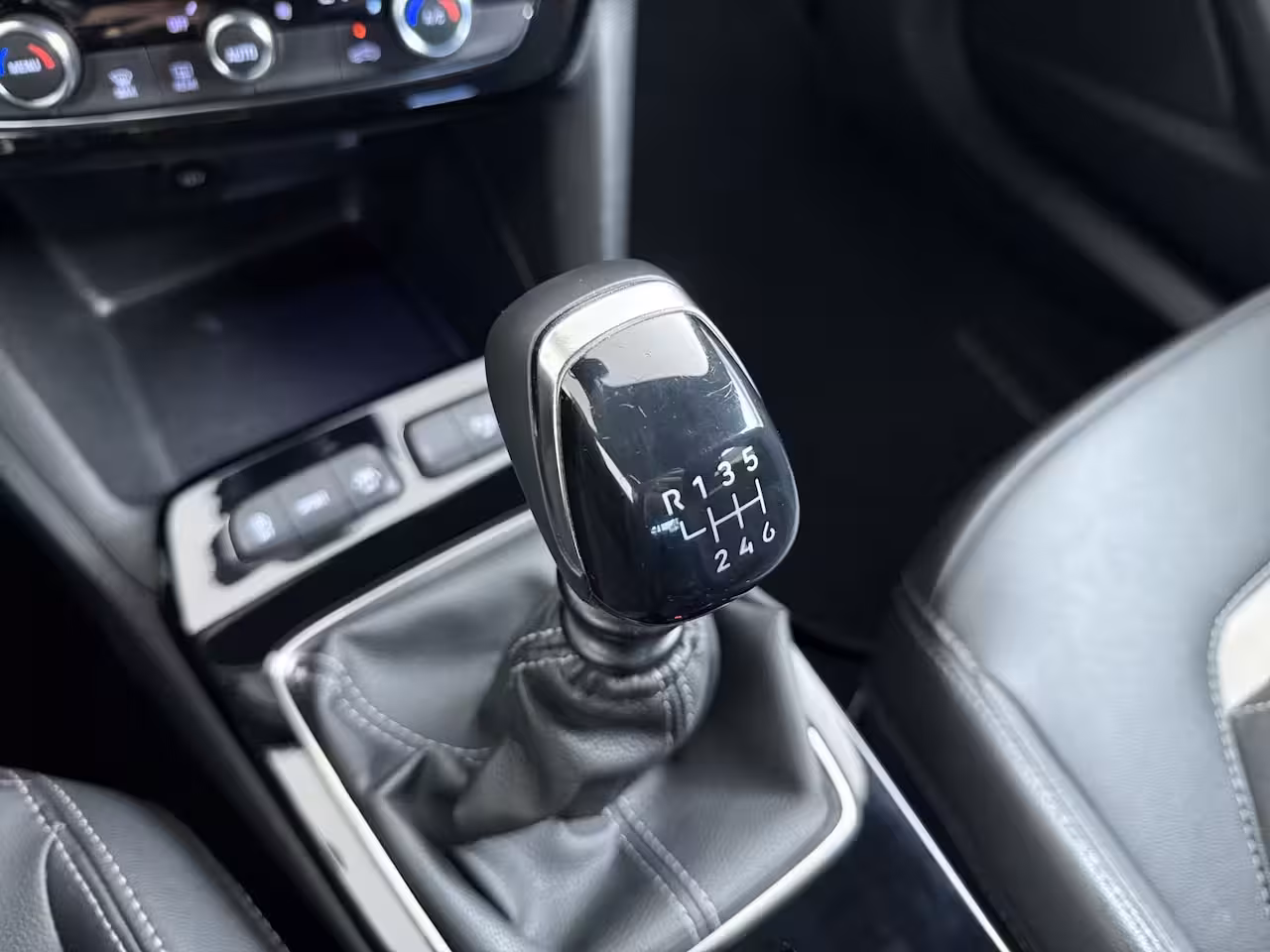 Opel Mokka 1.2 Turbo Ultimate | Achteruitrijcamera | Alcantara bekleding | Electronic climate control