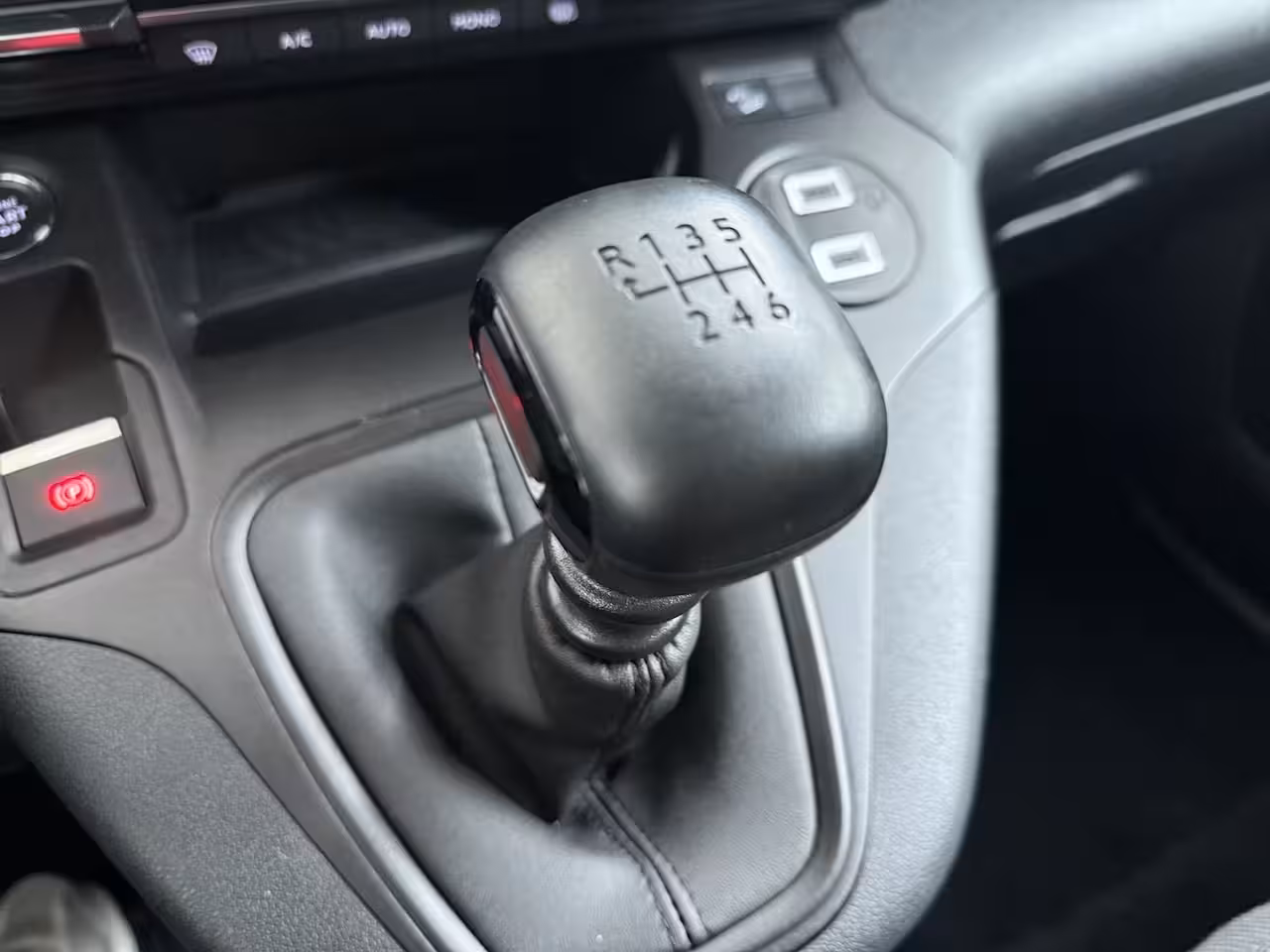 Fiat Doblò 1.5 BlueHDi 130 S&S L2 | Achteruitrijcamera met 180° Area view | Airconditioning | Central