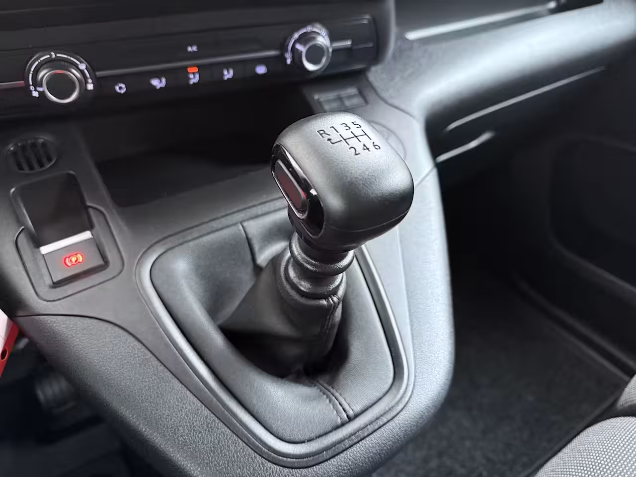 Peugeot Partner 1.5 BlueHDi 100 S&S L1 | Achteruitrijcamera | Airco | Cruise control