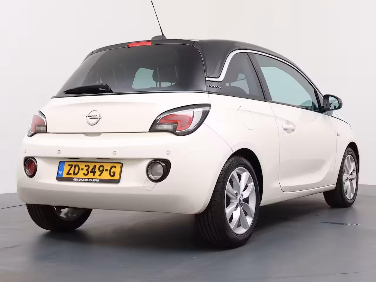 Opel ADAM 1.0 Turbo BlitZ | Apple CarPlay/Android Auto | Parkeersensor achter | Stuurwiel verwarmd