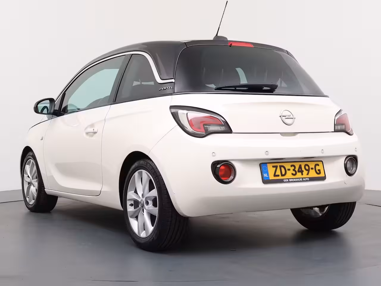 Opel ADAM 1.0 Turbo BlitZ | Apple CarPlay/Android Auto | Parkeersensor achter | Stuurwiel verwarmd