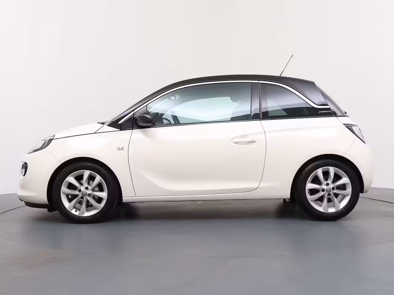 Opel ADAM 1.0 Turbo BlitZ | Apple CarPlay/Android Auto | Parkeersensor achter | Stuurwiel verwarmd