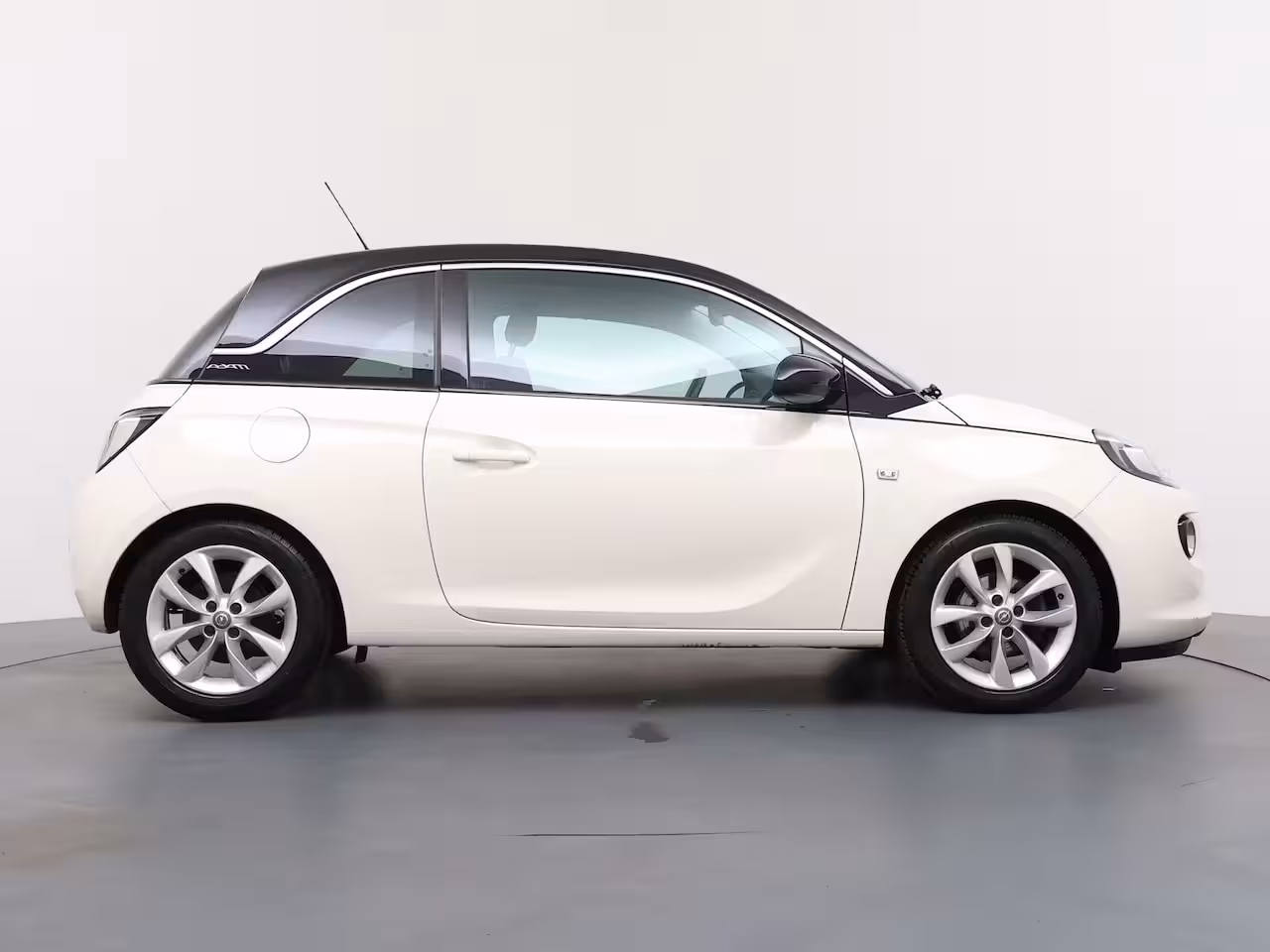 Opel ADAM 1.0 Turbo BlitZ | Apple CarPlay/Android Auto | Parkeersensor achter | Stuurwiel verwarmd