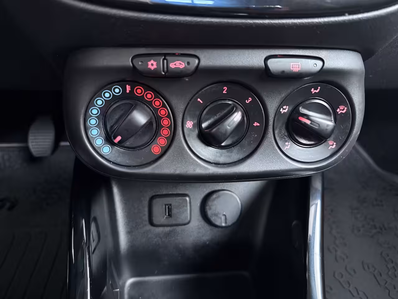Opel ADAM 1.0 Turbo BlitZ | Apple CarPlay/Android Auto | Parkeersensor achter | Stuurwiel verwarmd