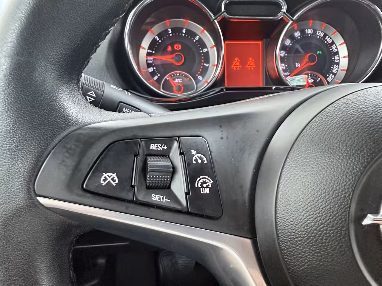 Opel ADAM 1.0 Turbo BlitZ | Apple CarPlay/Android Auto | Parkeersensor achter | Stuurwiel verwarmd