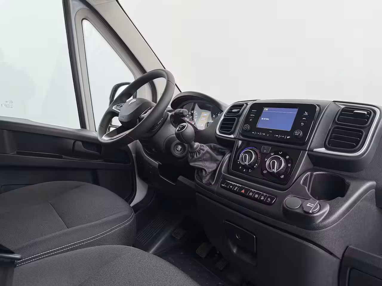 Peugeot Boxer 2.2 BlueHDi 140pk L2H2 3.5t | NIEUW BPM VRIJ | Achteruitrijcamera | Airco | Apple Carplay/
