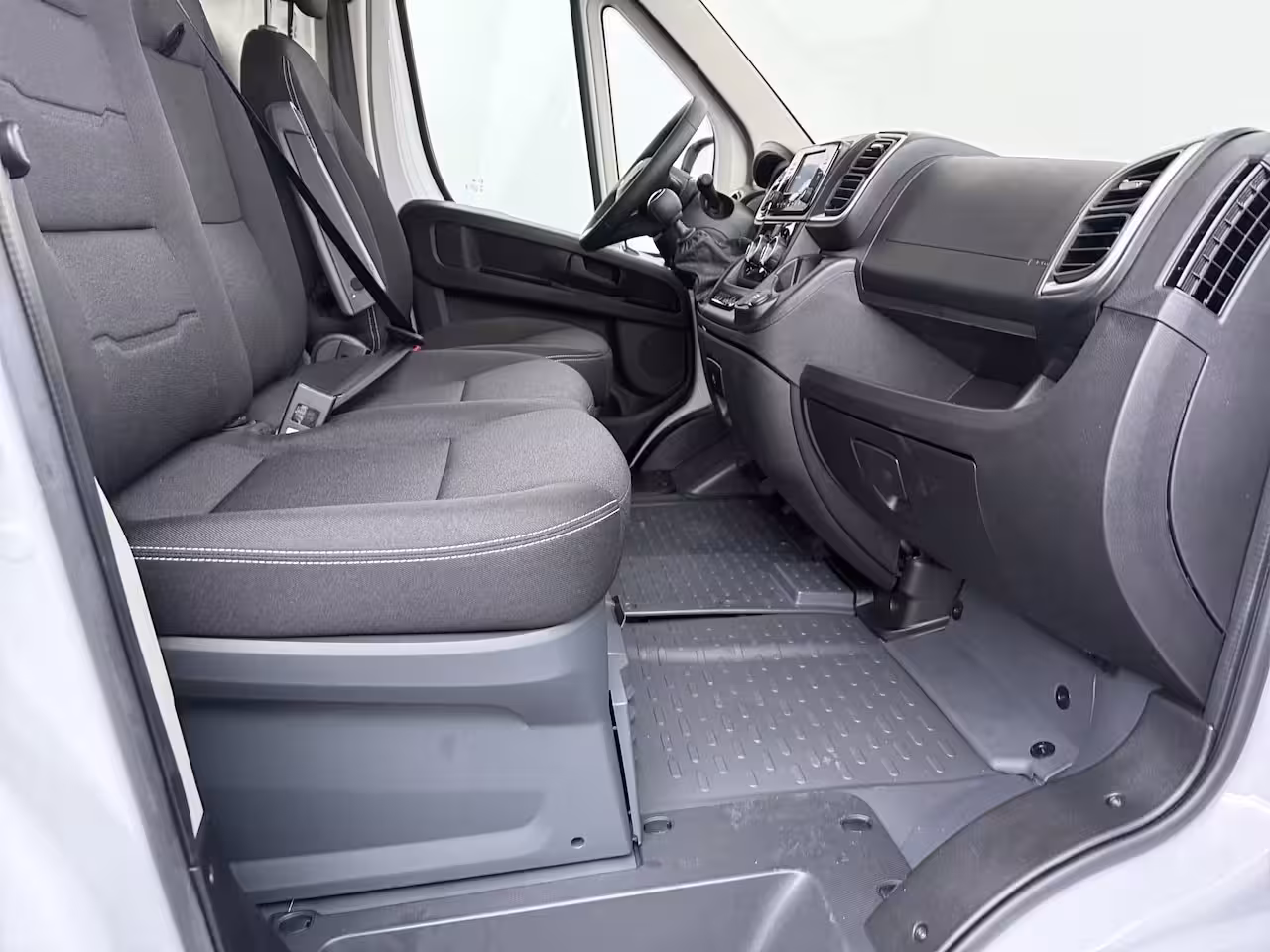 Peugeot Boxer 2.2 BlueHDi 140pk L2H2 3.5t | NIEUW BPM VRIJ | Achteruitrijcamera | Airco | Apple Carplay/