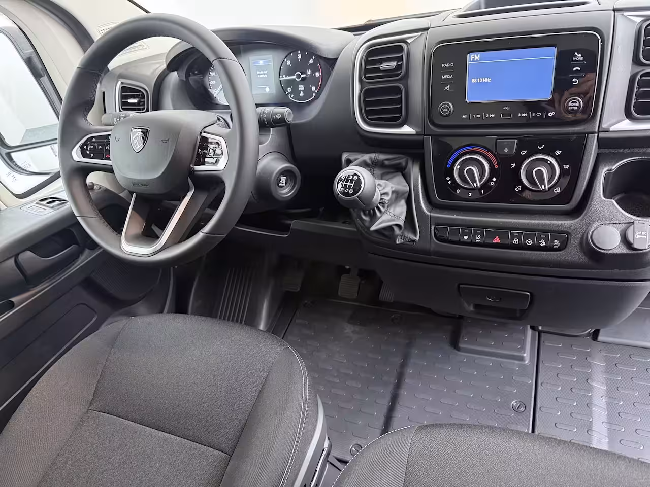 Peugeot Boxer 2.2 BlueHDi 140pk L2H2 3.5t | NIEUW BPM VRIJ | Achteruitrijcamera | Airco | Apple Carplay/