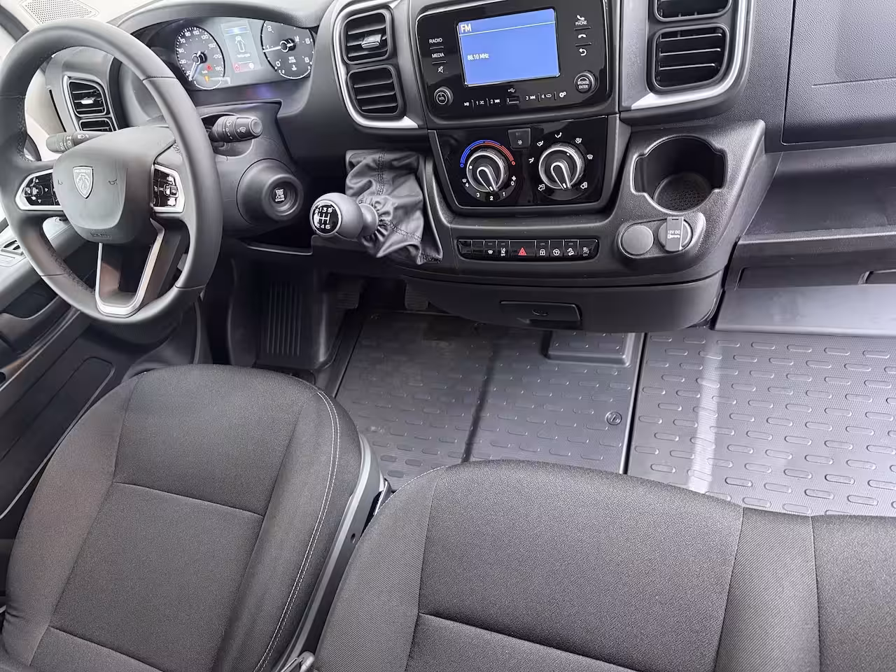 Peugeot Boxer 2.2 BlueHDi 140pk L2H2 3.5t | NIEUW BPM VRIJ | Achteruitrijcamera | Airco | Apple Carplay/