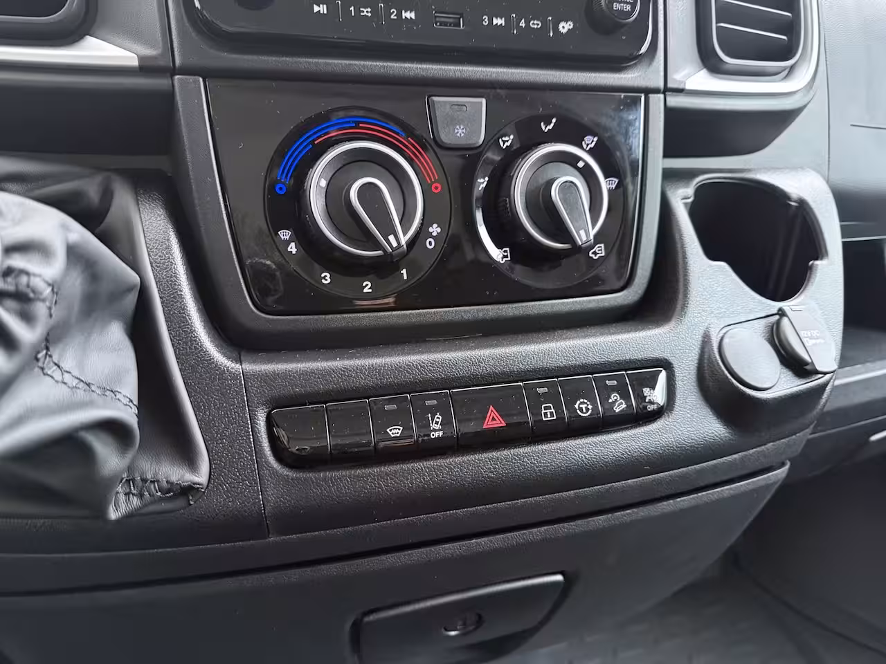 Peugeot Boxer 2.2 BlueHDi 140pk L2H2 3.5t | NIEUW BPM VRIJ | Achteruitrijcamera | Airco | Apple Carplay/