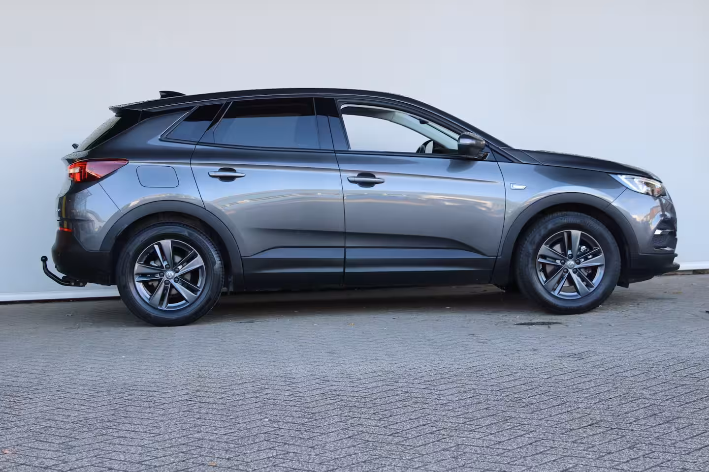 Opel Grandland X 1.2 Turbo 120 Jaar Edition | Panoramadak | Navigatiesysteem | Trekhaak | Climate control |