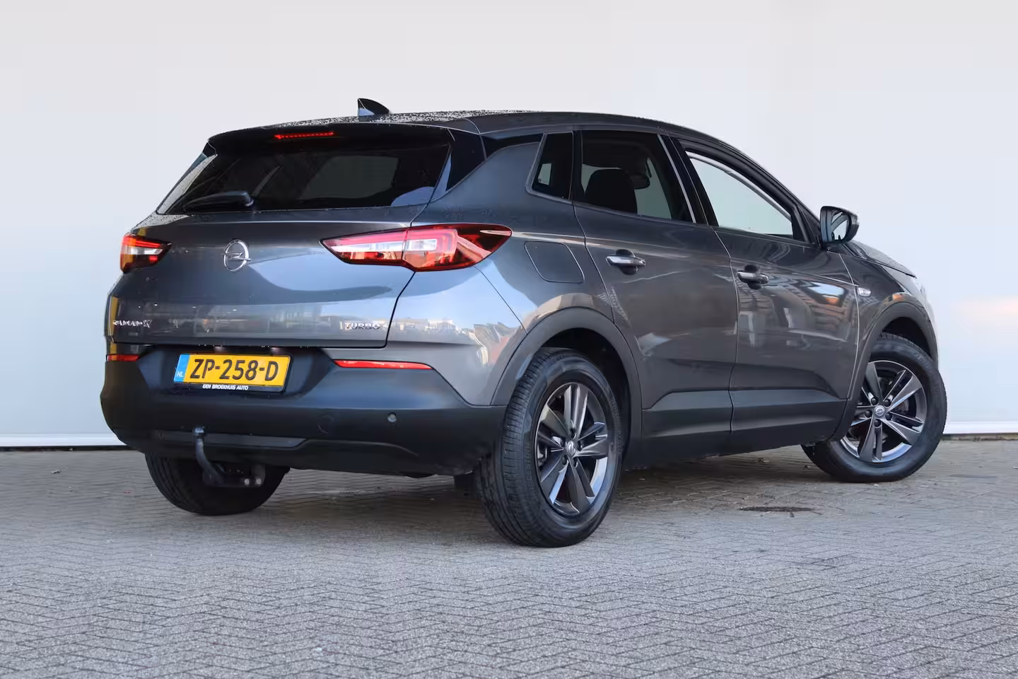Opel Grandland X 1.2 Turbo 120 Jaar Edition | Panoramadak | Navigatiesysteem | Trekhaak | Climate control |