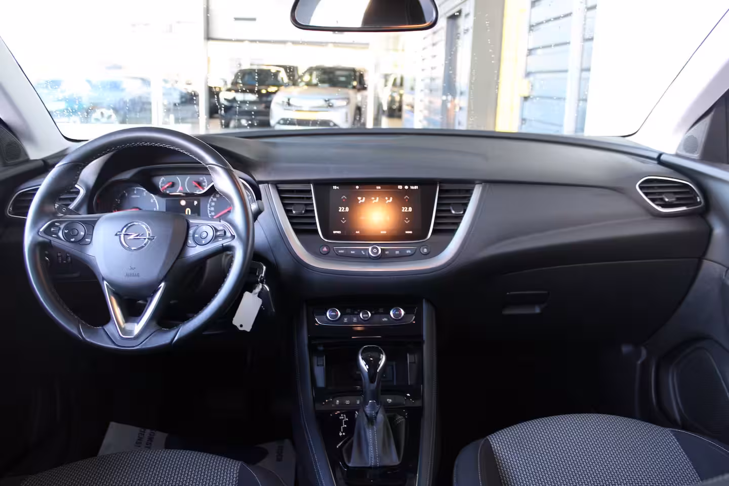 Opel Grandland X 1.2 Turbo 120 Jaar Edition | Panoramadak | Navigatiesysteem | Trekhaak | Climate control |