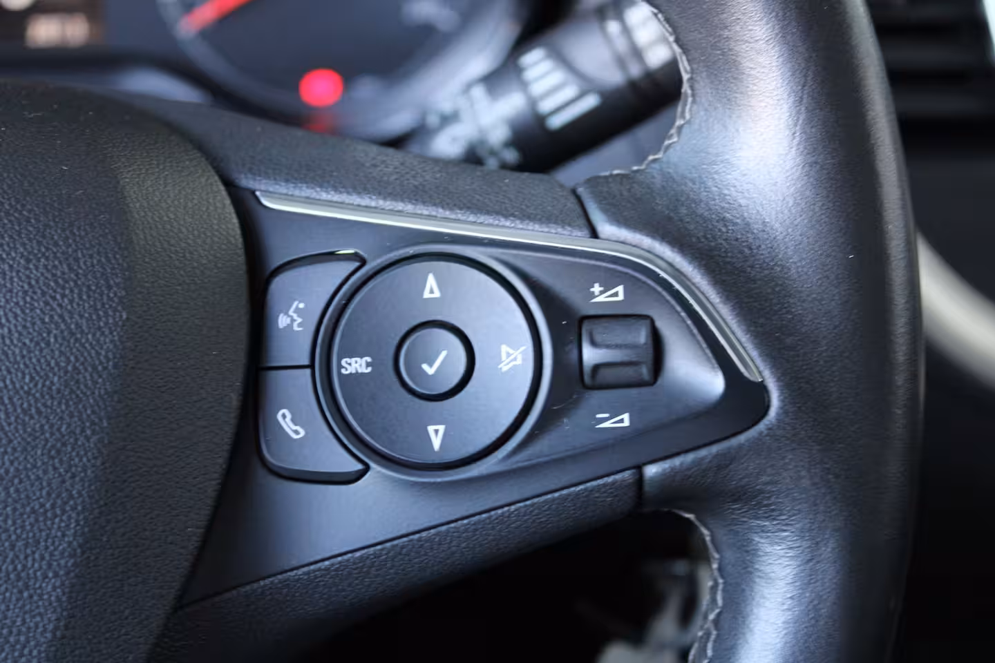 Opel Grandland X 1.2 Turbo 120 Jaar Edition | Panoramadak | Navigatiesysteem | Trekhaak | Climate control |