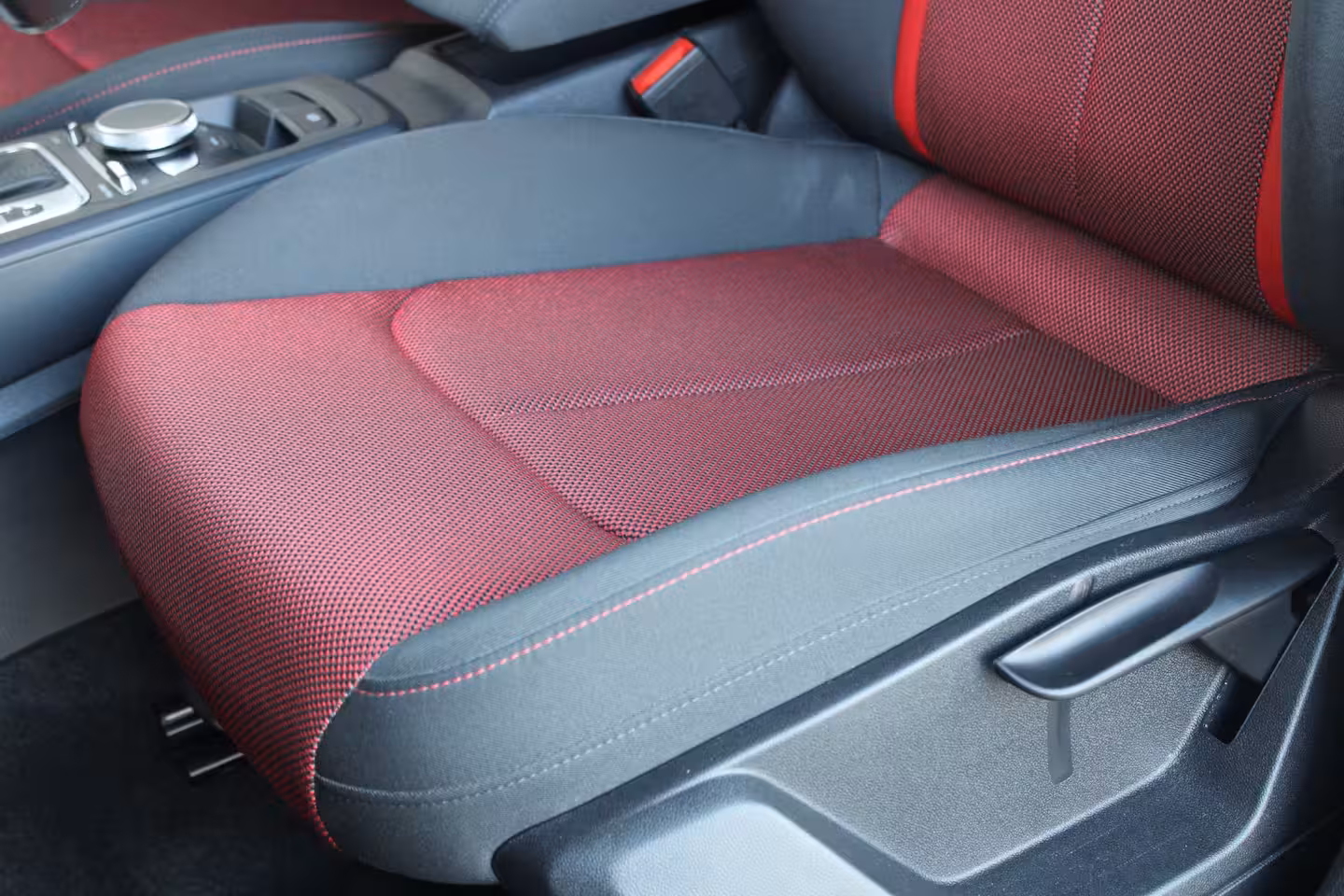 Audi Q2 35 TFSI epic | Adaptieve cruise control | Fabrieksnavigatie | Climate control | Start-stop