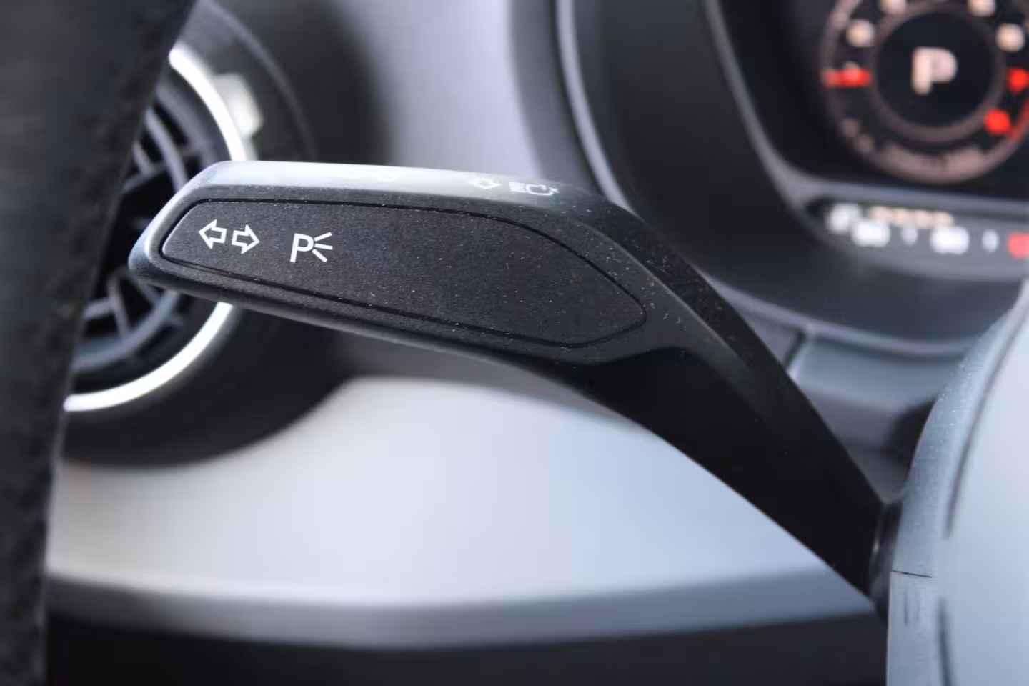 Audi Q2 35 TFSI epic | Adaptieve cruise control | Fabrieksnavigatie | Climate control | Start-stop