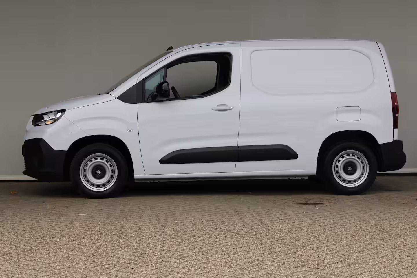 Fiat Doblò 1.5D 100pk L1 650kg | Navigatie | Draadloos telefoon opladen | Achteruitrijcamera | Dode-h