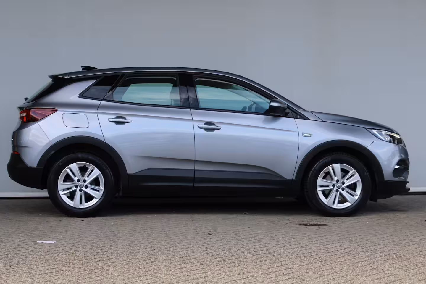 Opel Grandland X 1.2 Turbo Online Edition | Parkeersensoren voor & achter | Navigatiesysteem | Apple carpla