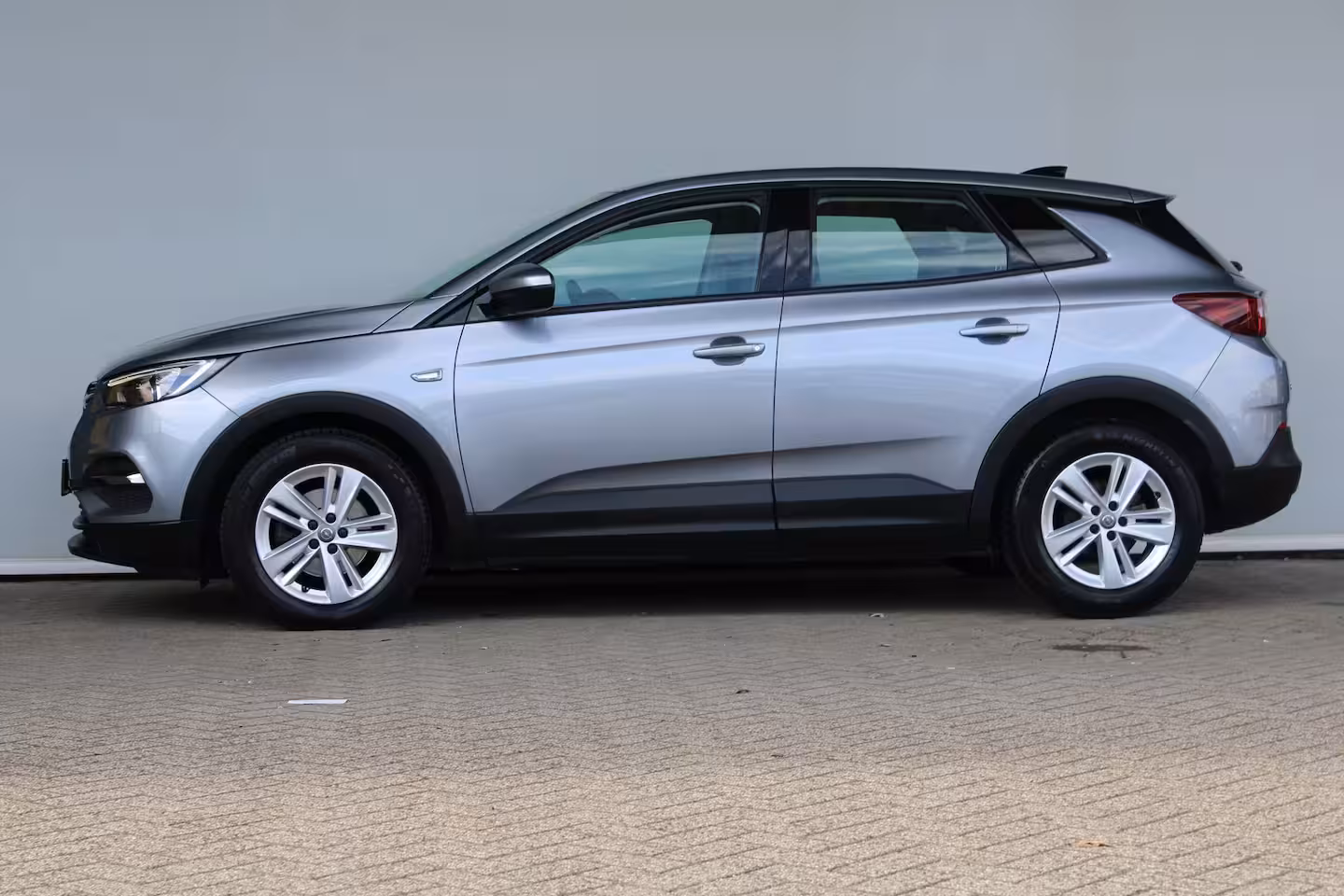 Opel Grandland X 1.2 Turbo Online Edition | Parkeersensoren voor & achter | Navigatiesysteem | Apple carpla