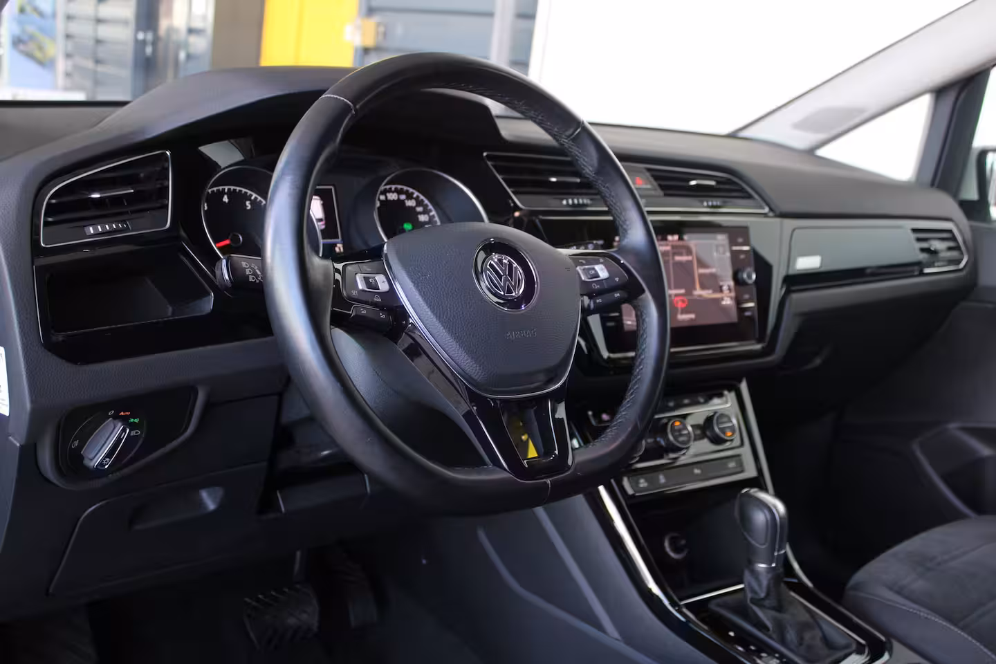 Volkswagen Touran 1.4 TSI Highline Business R 7p | 7-persoons | Velours bekleding | Adaptieve cruise control