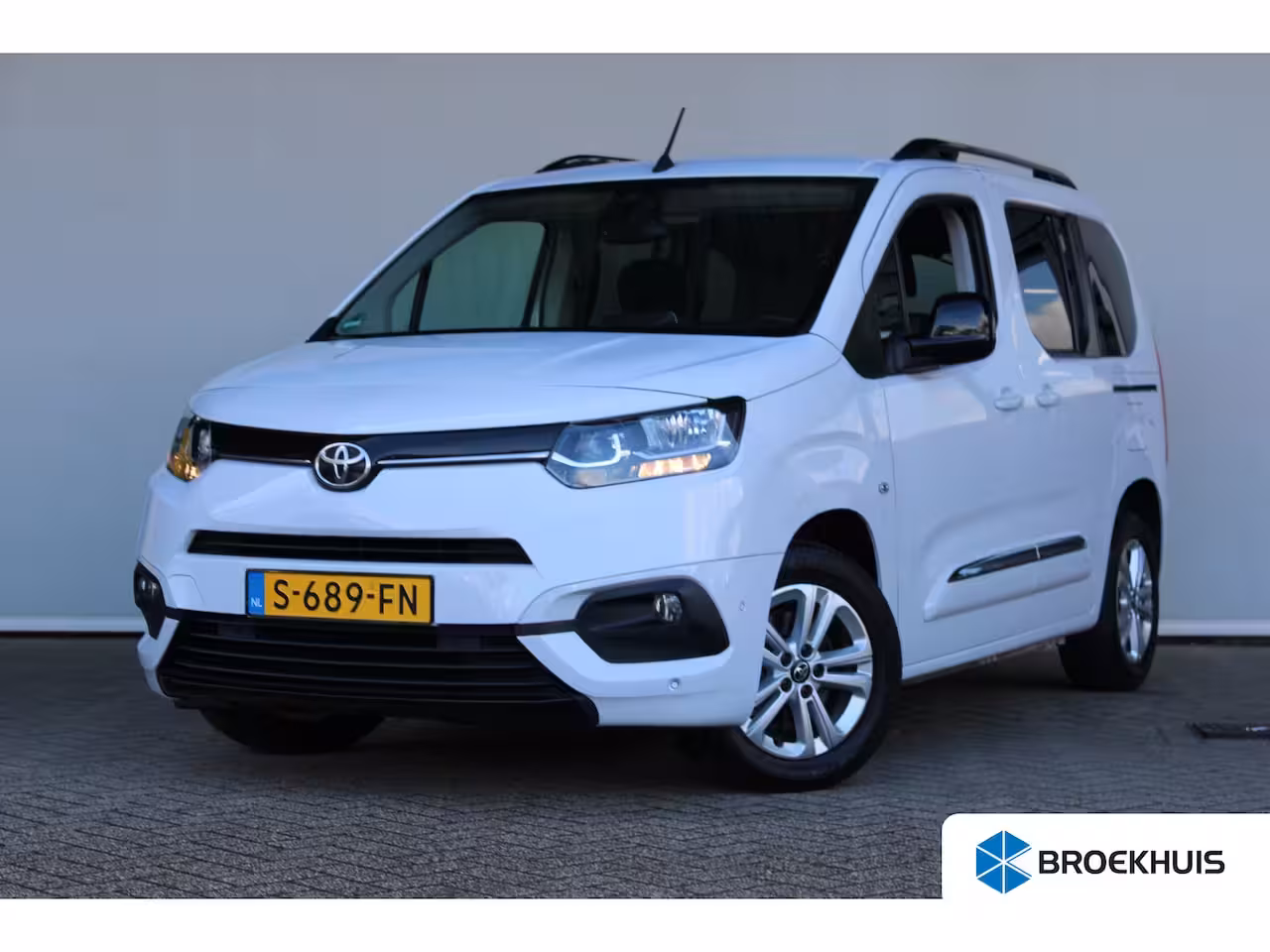 Toyota ProAce City Verso 1.2 Turbo Active | 5-persoons | Dubbele schuifdeur | Navigatie | Camera | Climate control