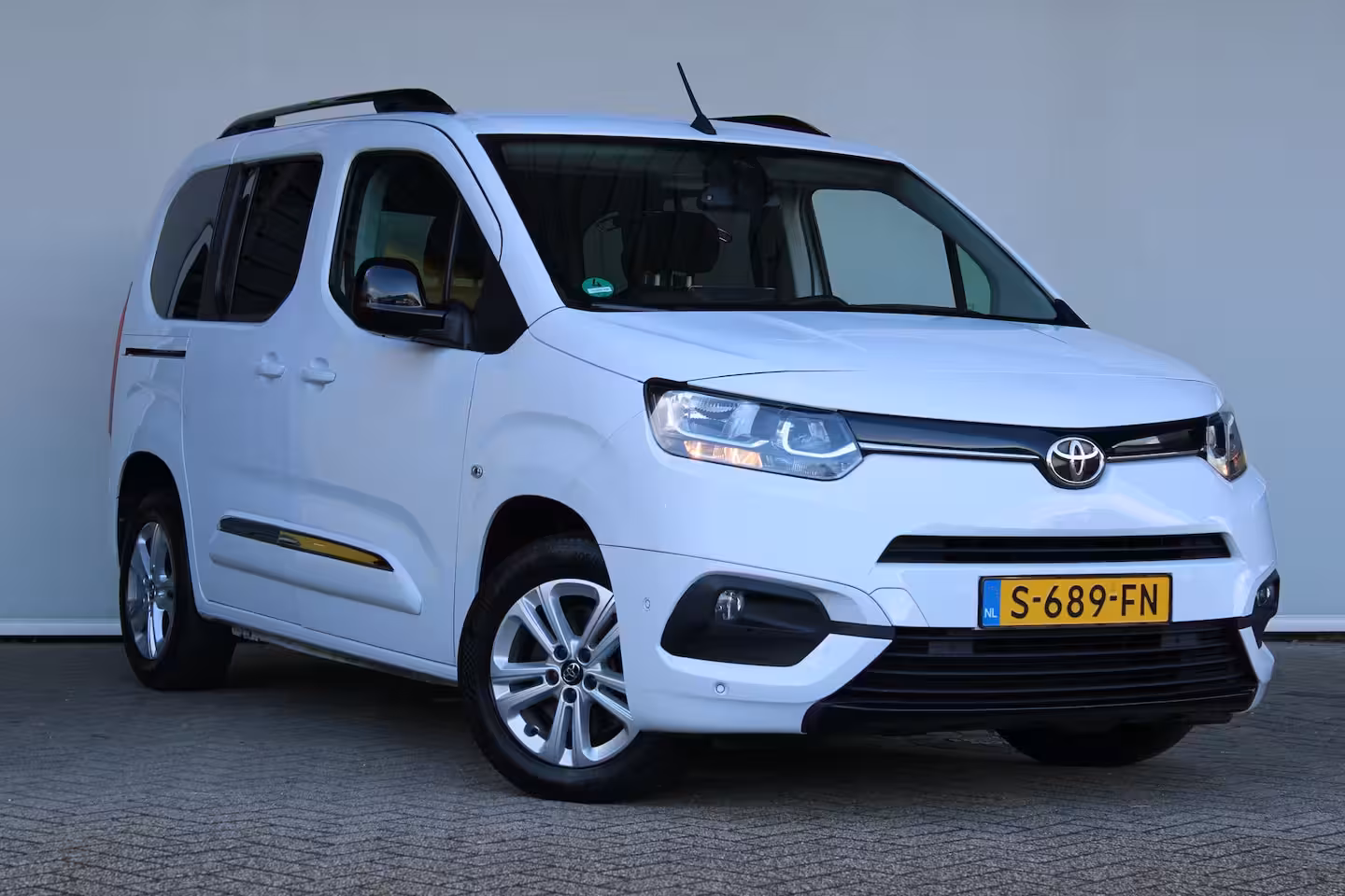 Toyota ProAce City Verso 1.2 Turbo Active | 5-persoons | Dubbele schuifdeur | Navigatie | Camera | Climate control