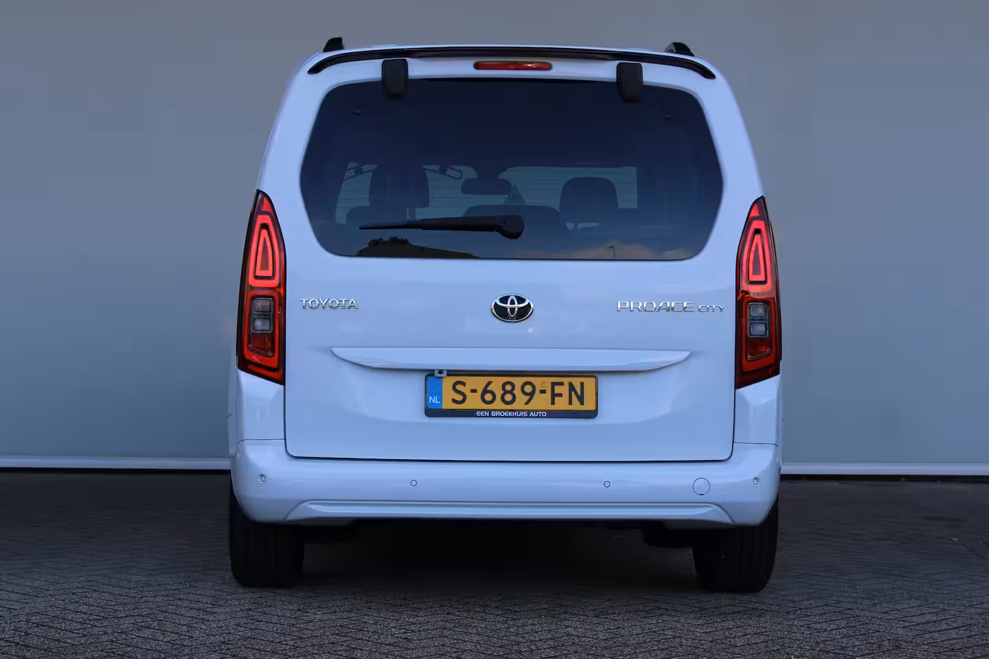Toyota ProAce City Verso 1.2 Turbo Active | 5-persoons | Dubbele schuifdeur | Navigatie | Camera | Climate control