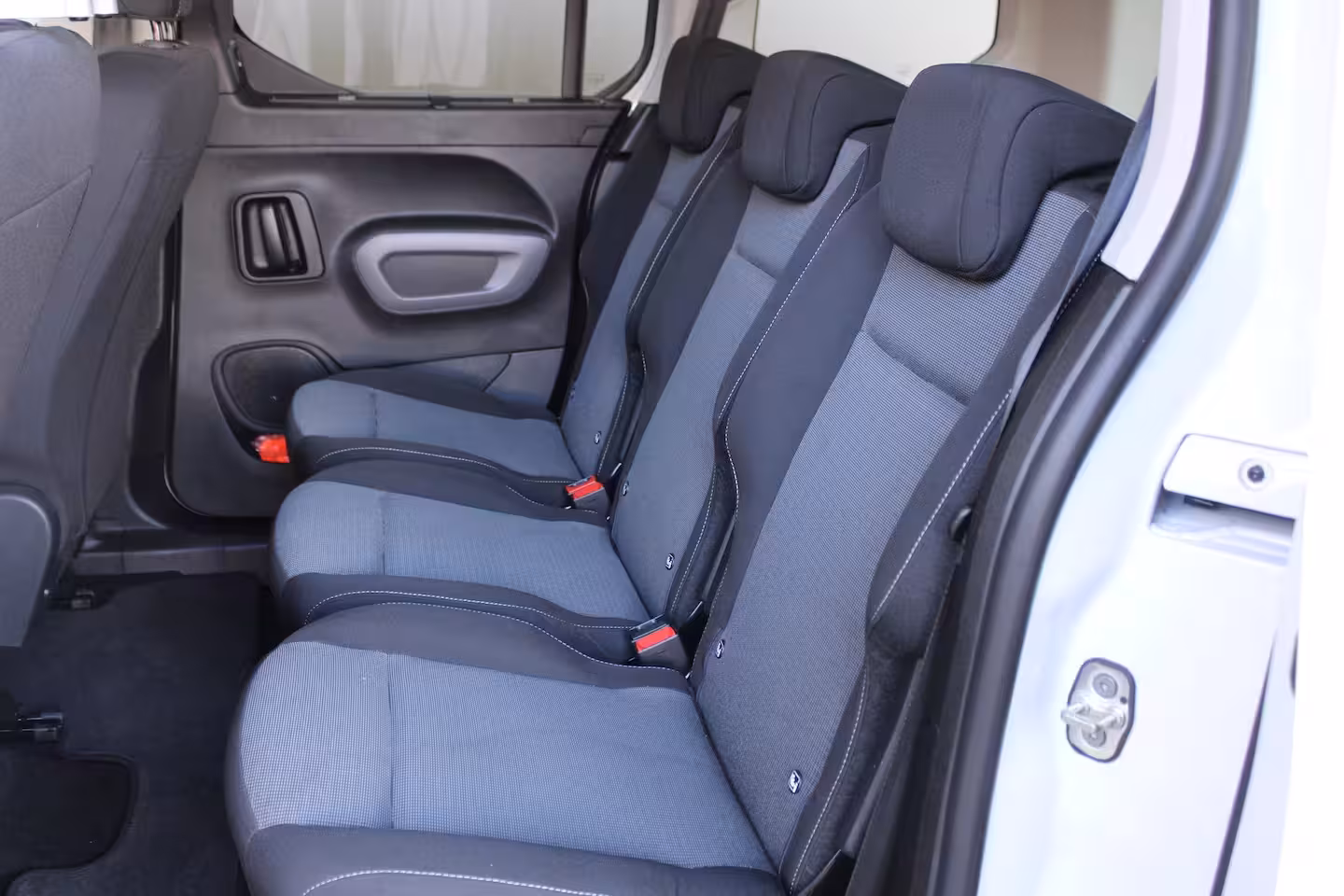 Toyota ProAce City Verso 1.2 Turbo Active | 5-persoons | Dubbele schuifdeur | Navigatie | Camera | Climate control