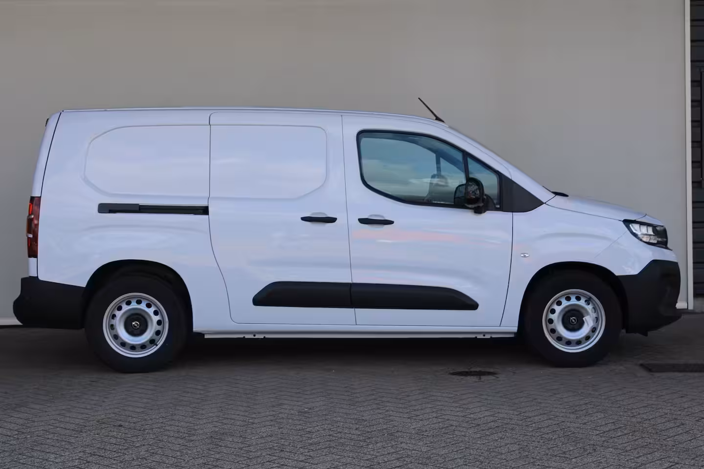 Opel Combo Electric 50 kWh L2 | Reservewiel | 1 sleutel met afstandsbediening, 1 zonder | 11 kW - 3 fase AC la