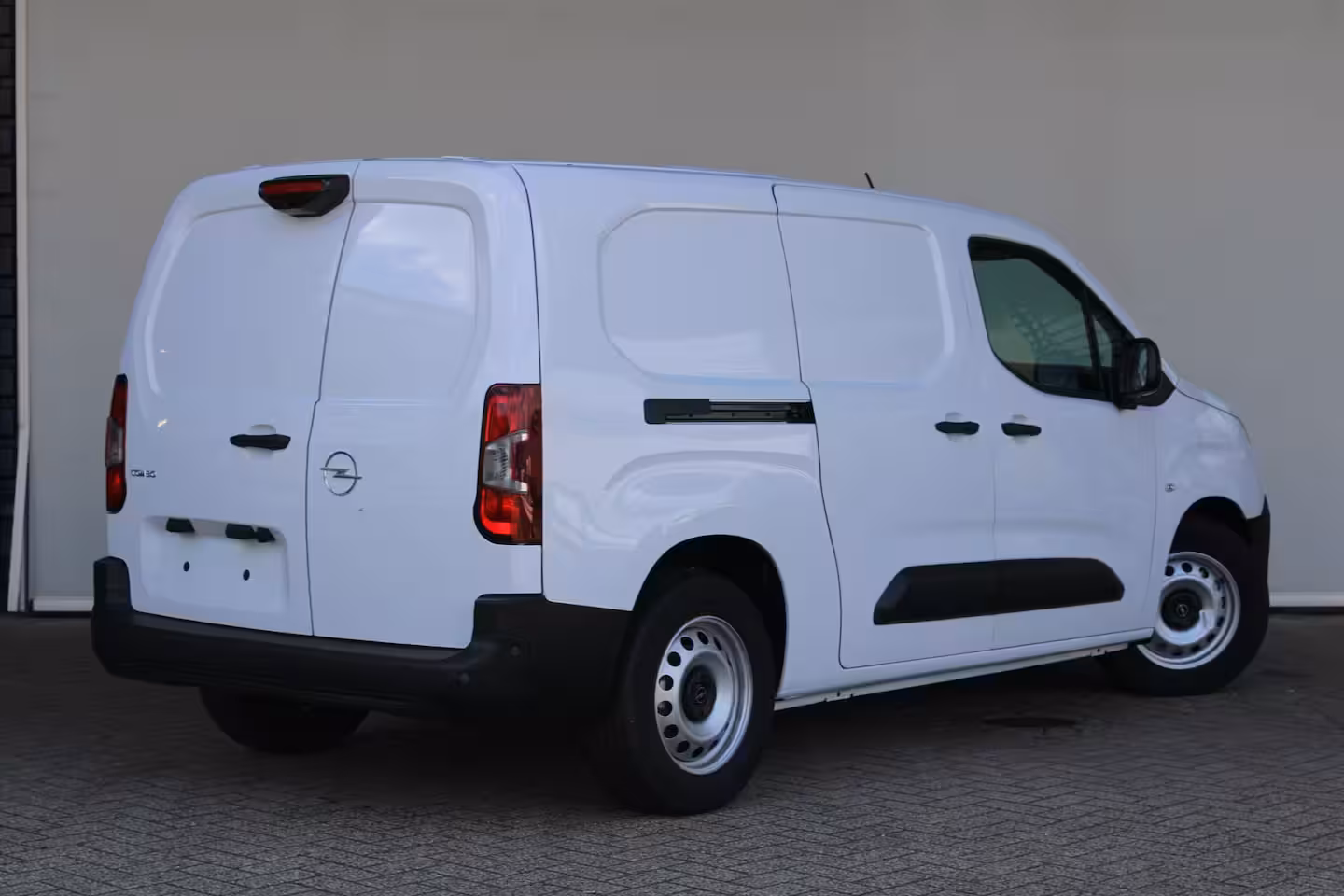 Opel Combo Electric 50 kWh L2 | Reservewiel | 1 sleutel met afstandsbediening, 1 zonder | 11 kW - 3 fase AC la