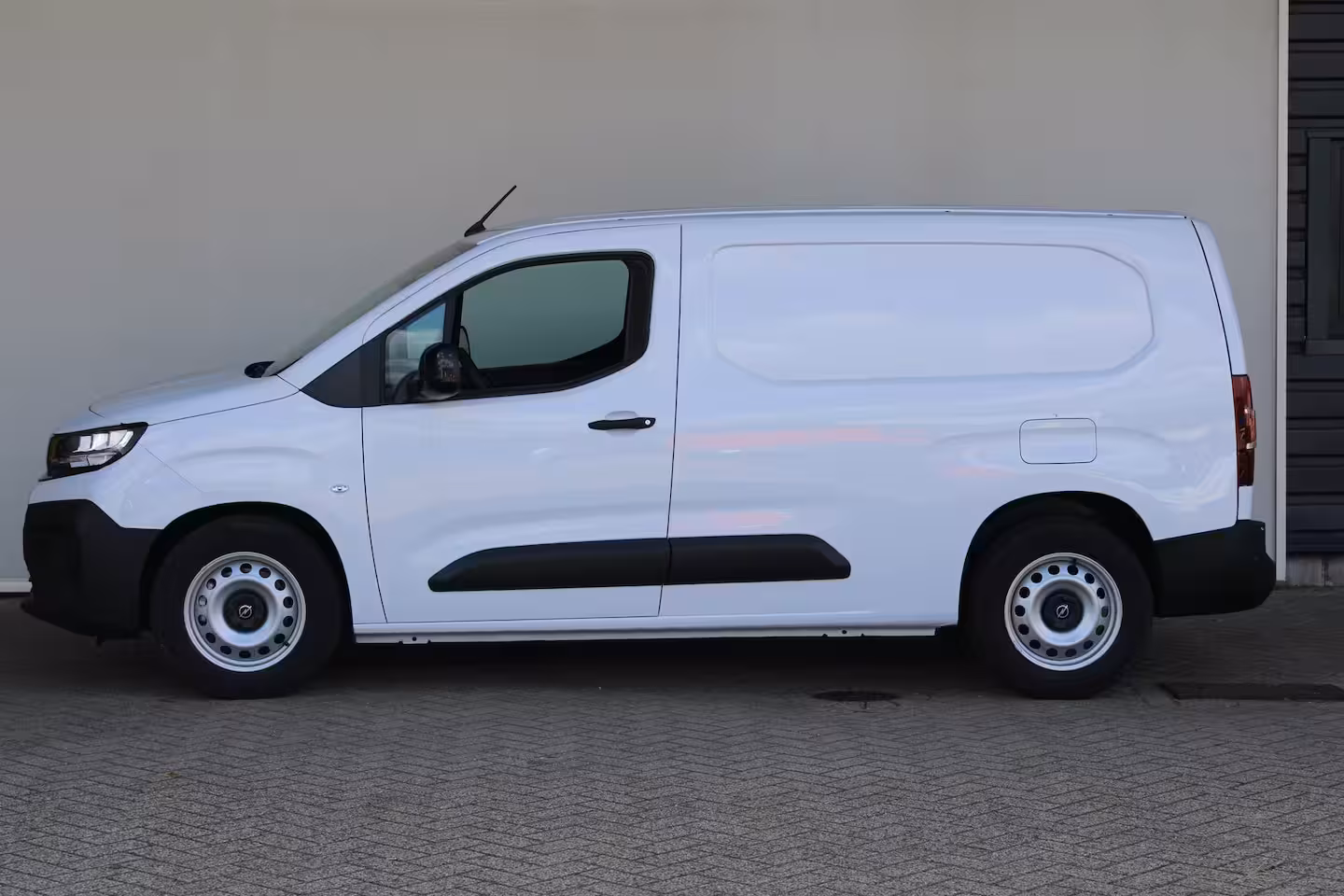 Opel Combo Electric 50 kWh L2 | Reservewiel | 1 sleutel met afstandsbediening, 1 zonder | 11 kW - 3 fase AC la