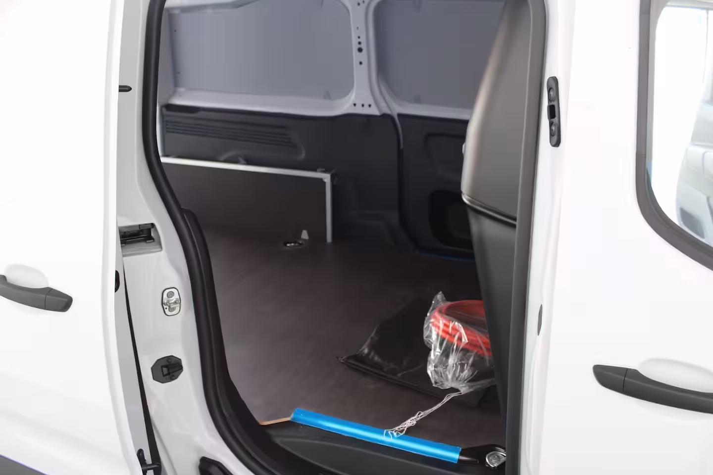 Opel Combo Electric 50 kWh L2 | Reservewiel | 1 sleutel met afstandsbediening, 1 zonder | 11 kW - 3 fase AC la